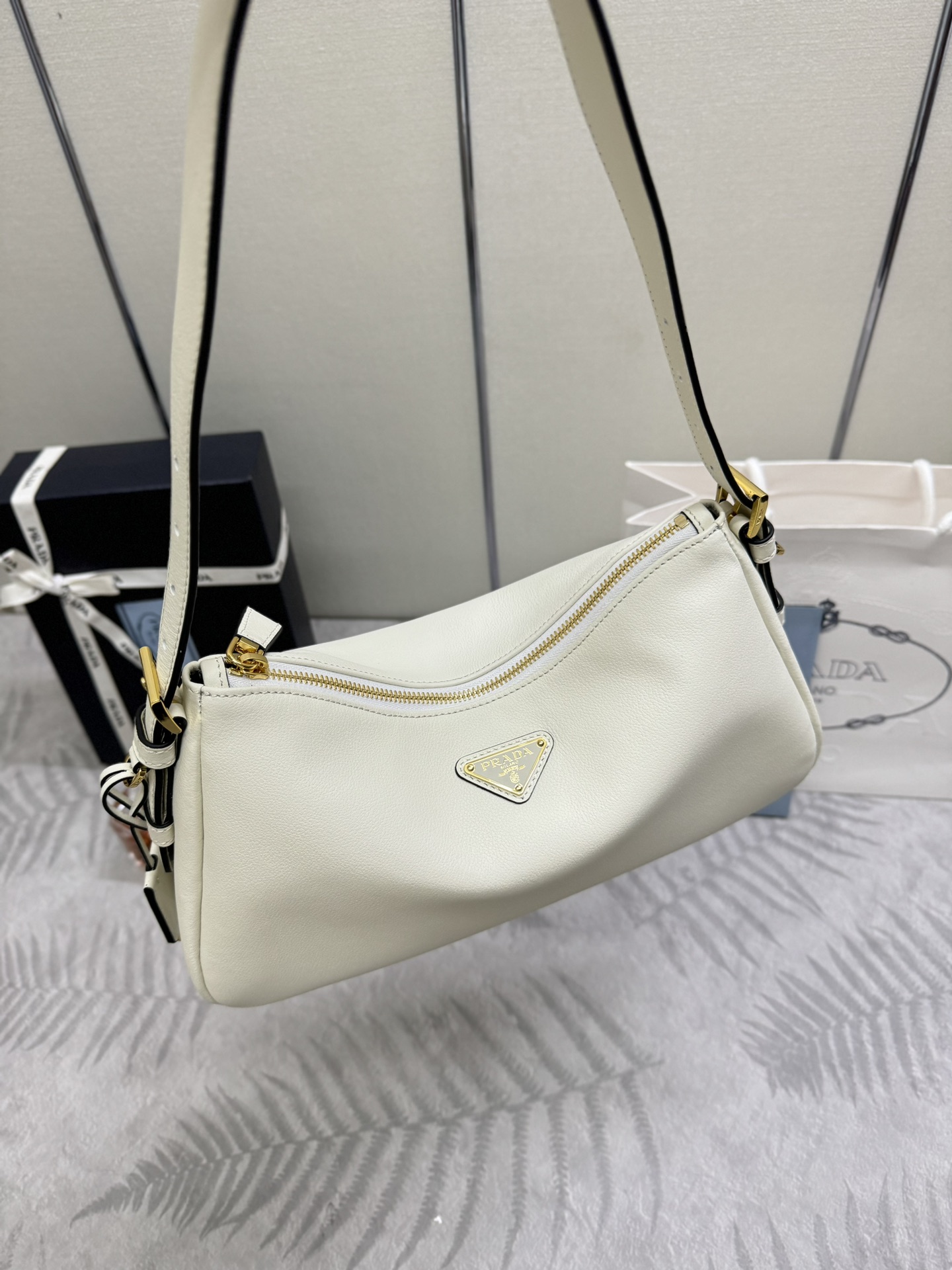 プラダバッグ 革コピー 1BC229 軽量 ハンドバッグ 牛革 レザー Hoboバッグ ホワイト_4