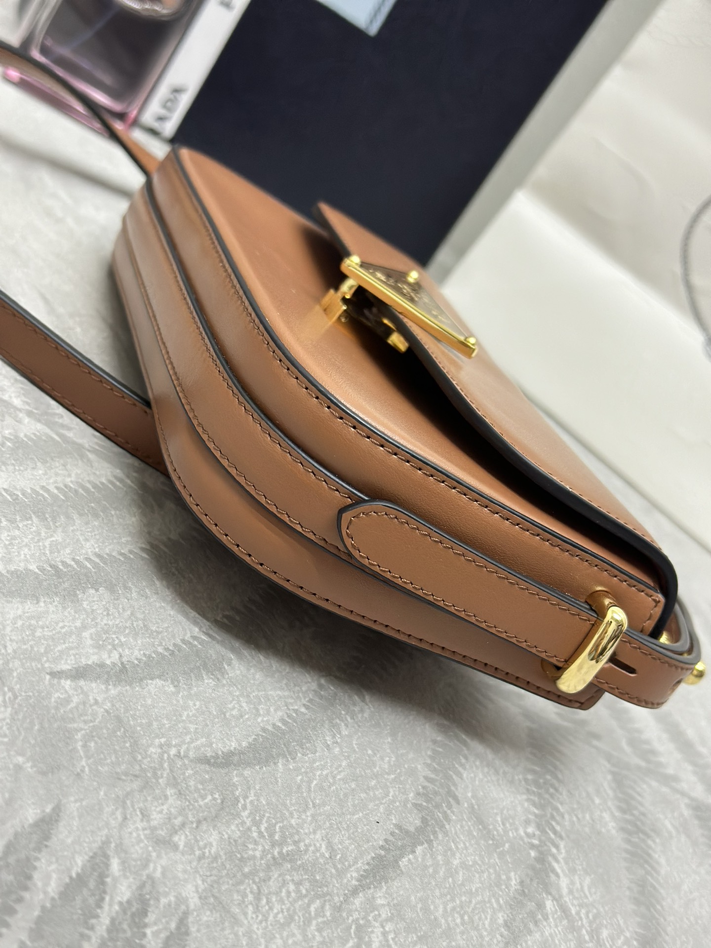 期間限定品 プラダバッグ 肩掛け偽物 1BD339 斜め掛けバッグ 牛革 レザー ブラウン_4