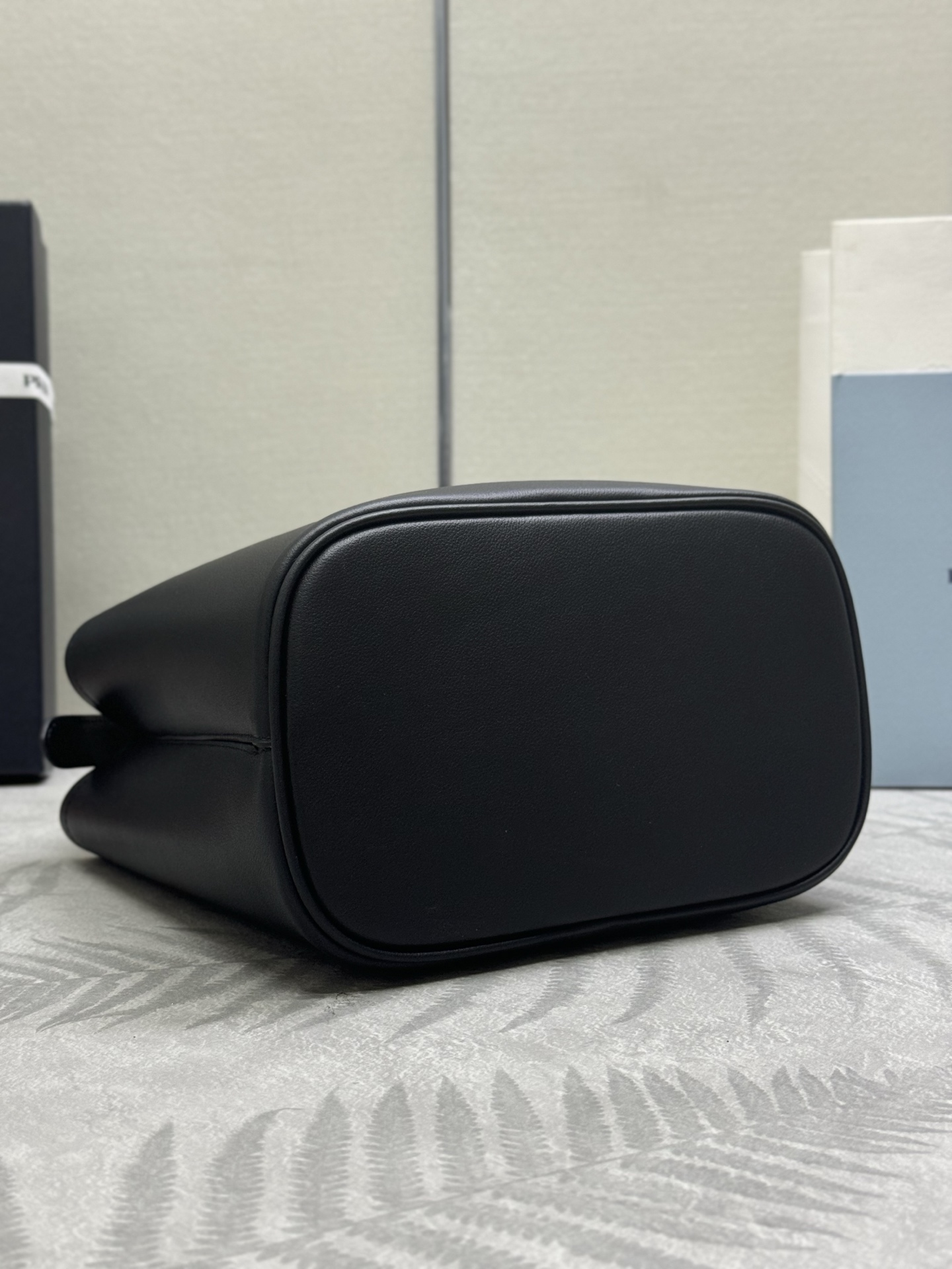おしゃれ プラダ バッグ キャメルスーパーコピー 1BE080 ハンドバッグ 牛革 レザー 優雅レディ ブラック_4