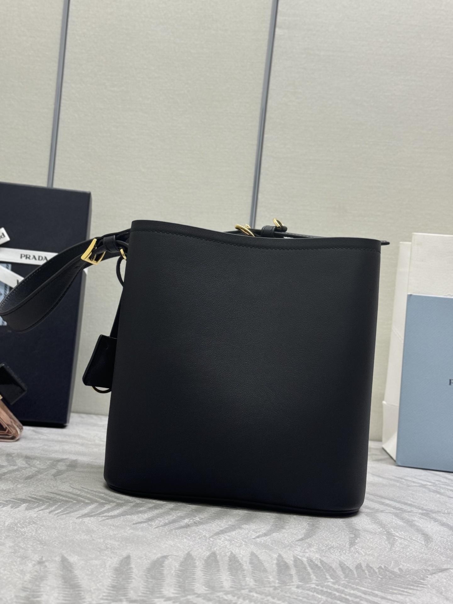 おしゃれ プラダ バッグ キャメルスーパーコピー 1BE080 ハンドバッグ 牛革 レザー 優雅レディ ブラック_7