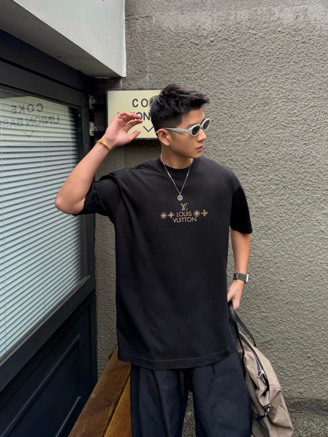 レディース ルイヴィトンtシャツ偽物 シンプル 純綿 トップス 半袖 プリント ブラック_1