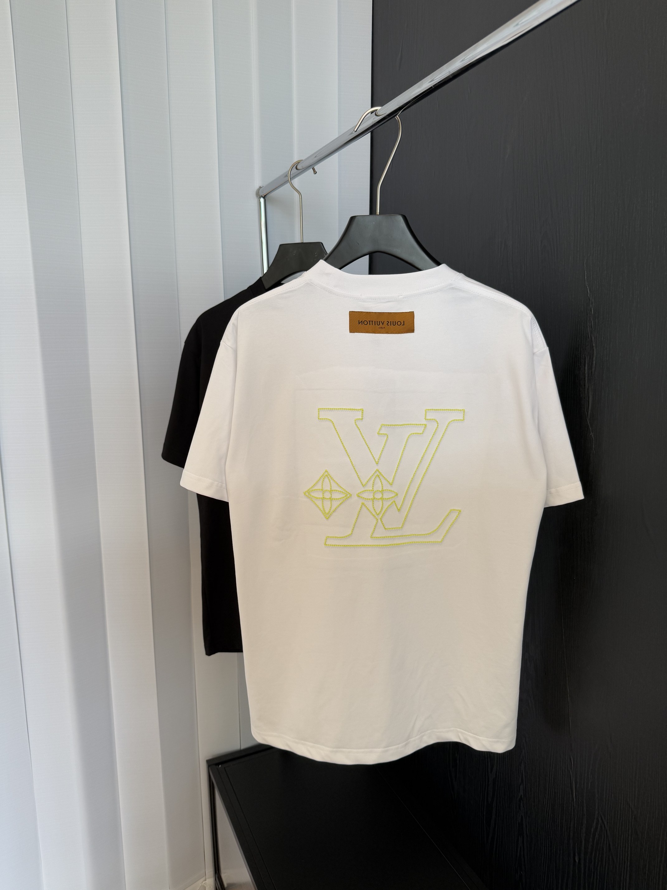 上質品 ルイヴィトンtシャツヤフオク偽物 柔軟 純綿 トップス 短袖 ロゴ刺繍 ホワイト_2