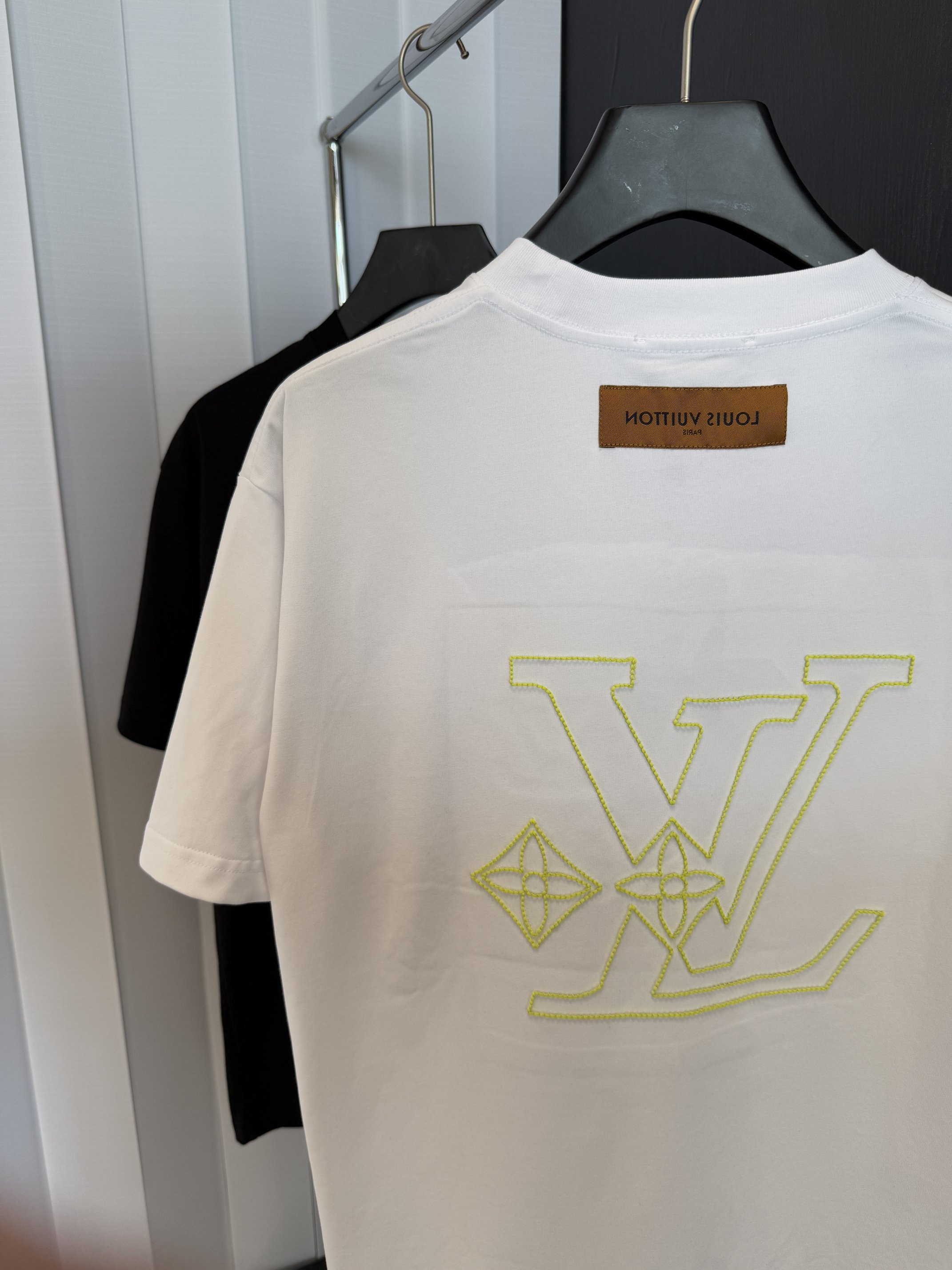 上質品 ルイヴィトンtシャツヤフオク偽物 柔軟 純綿 トップス 短袖 ロゴ刺繍 ホワイト_6