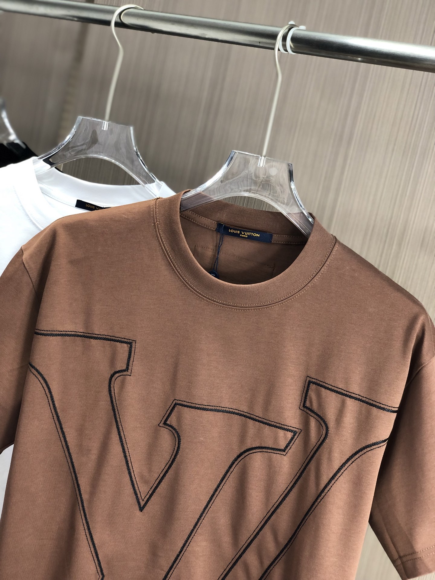お得品‼ ルイヴィトンtシャツ メンズスーパーコピー 柔軟 純綿 トップス 短袖 ゆったり 男女兼用 ブラウン_2