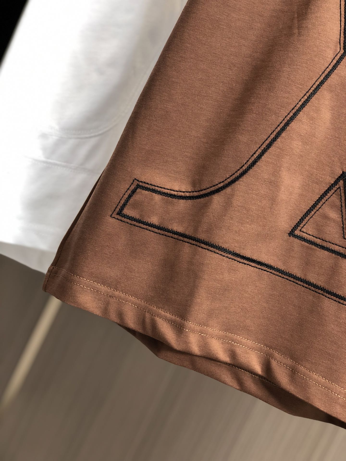 お得品‼ ルイヴィトンtシャツ メンズスーパーコピー 柔軟 純綿 トップス 短袖 ゆったり 男女兼用 ブラウン_4