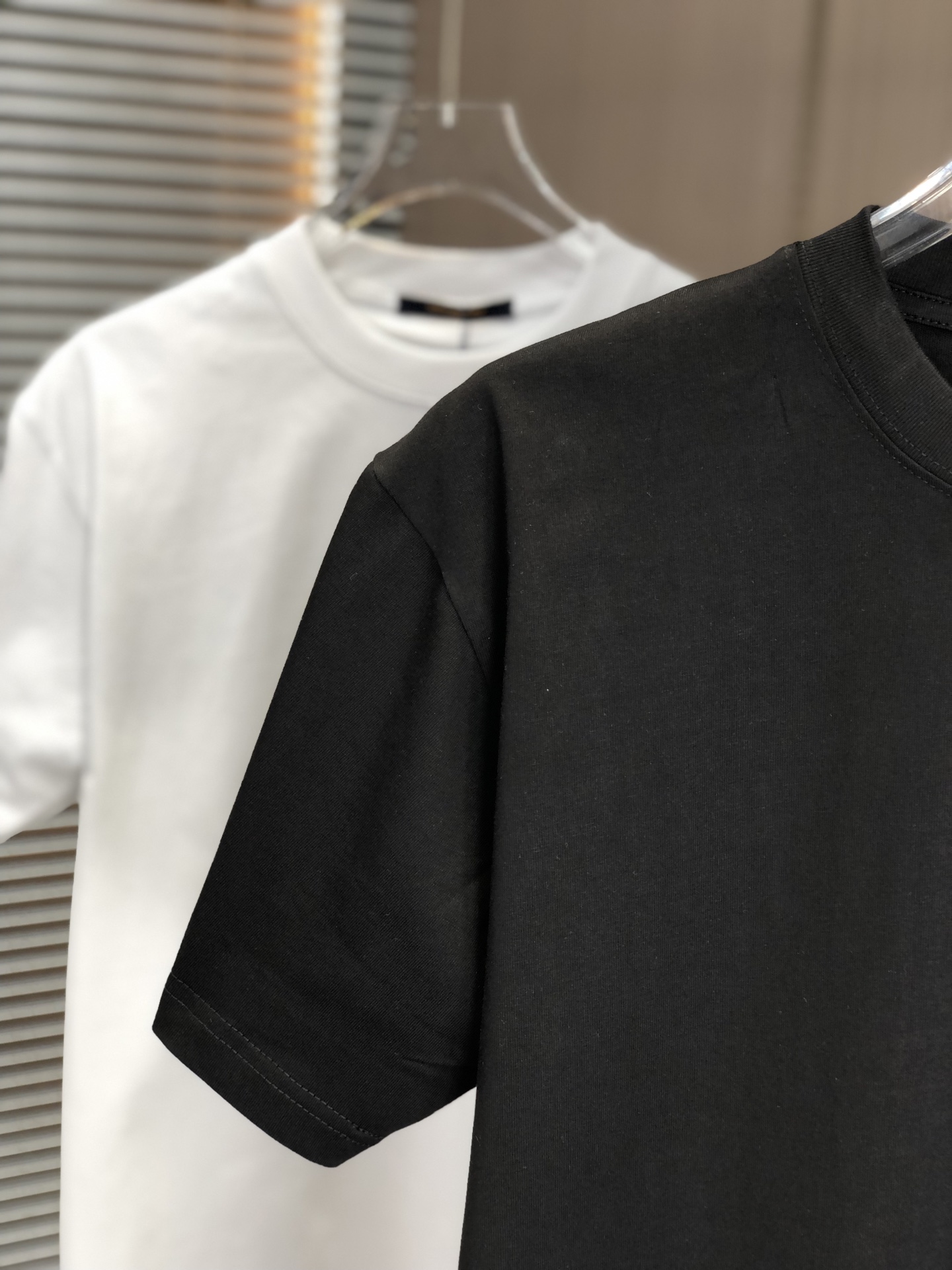レディース ルイヴィトン tシャツ 新作コピー 柔らかい 純綿 トップス 短袖 ゆったり 男女兼用 ブラック_3