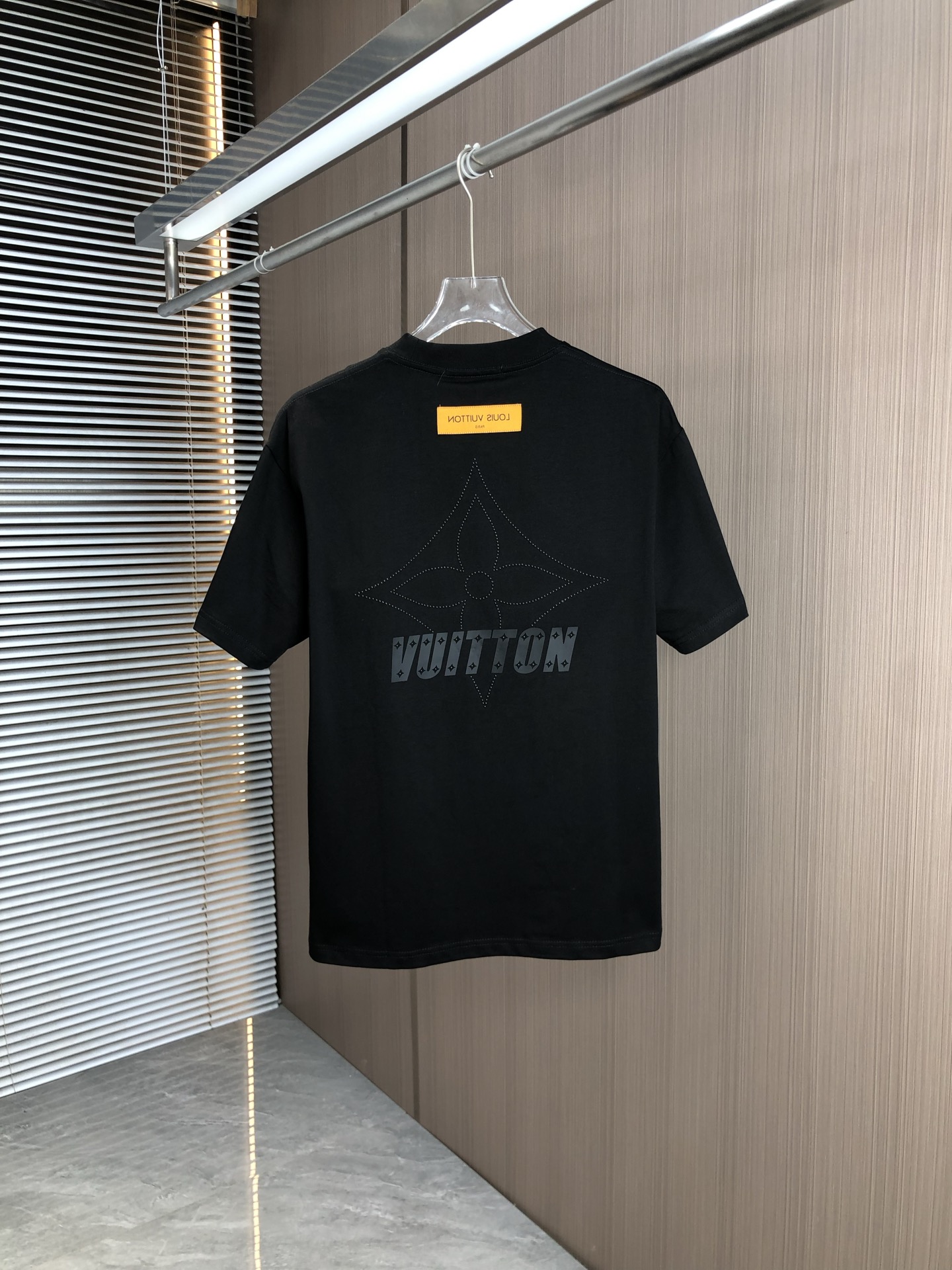 最新到着‼ルイヴィトンt シャツ偽物 柔らかい 純綿 トップス 短袖 ゆったり 男女兼用 ブラック_8