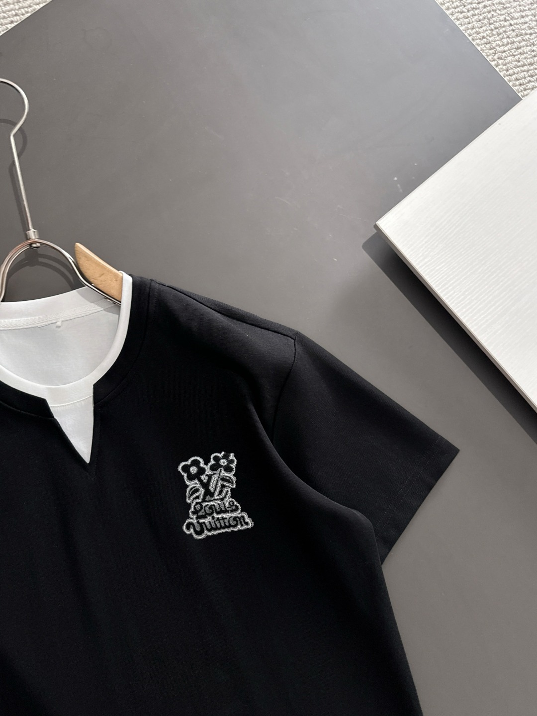 夏新作 LV ヴィトン クマ tシャツ偽物 シンプル 純綿 半袖トップス ゆったり ブラック_2