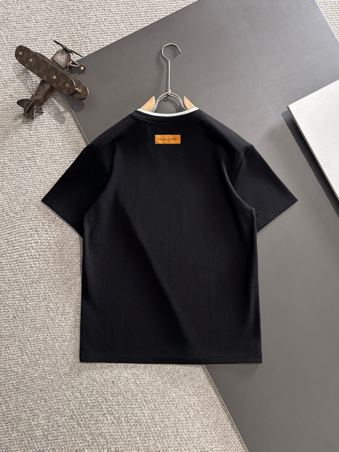 夏新作 LV ヴィトン クマ tシャツ偽物 シンプル 純綿 半袖トップス ゆったり ブラック_9