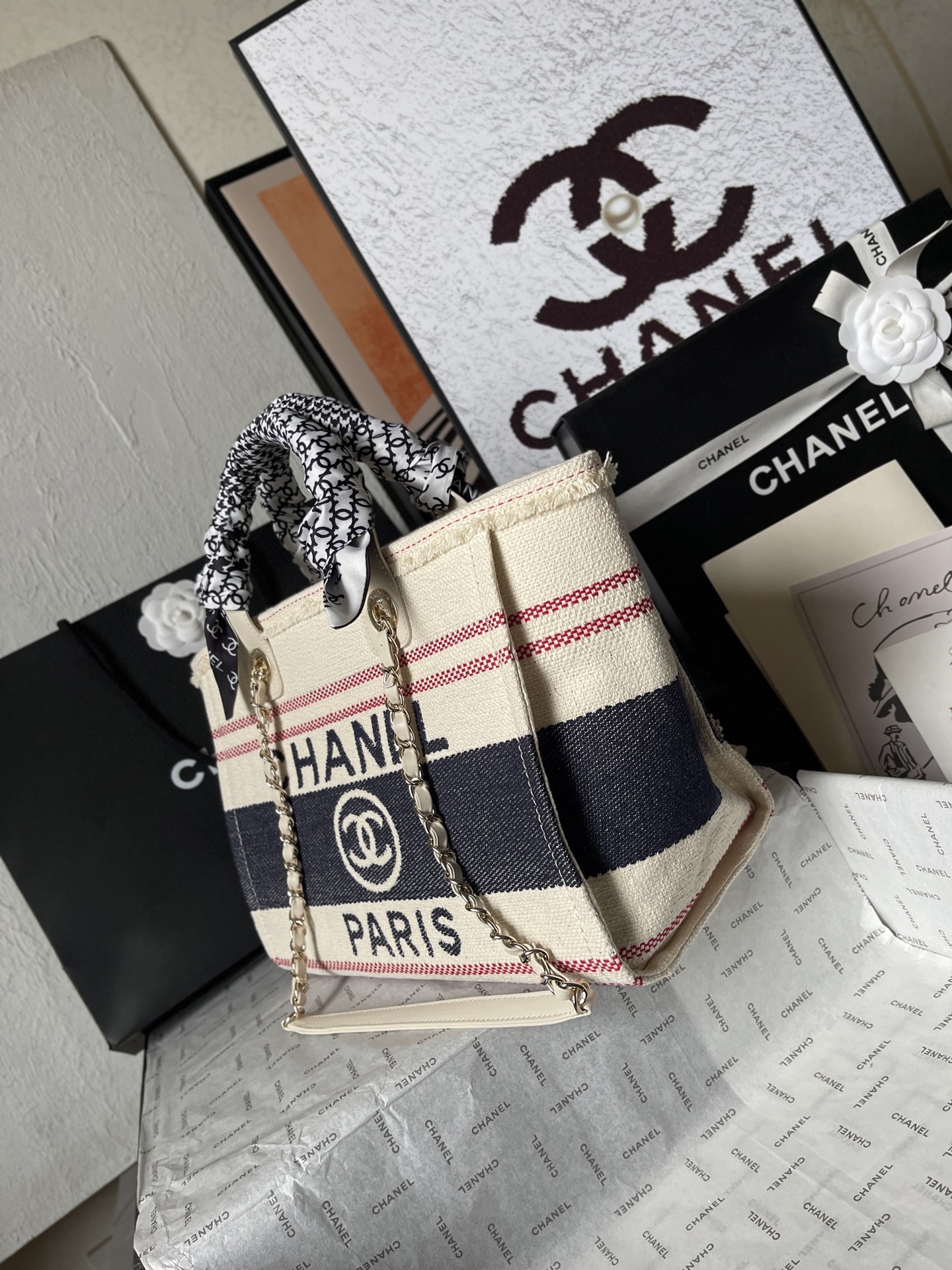 シャネルバッグ 店舗スーパーコピー 優雅レディ 大容量 トート 刺繍 ホワイト_2