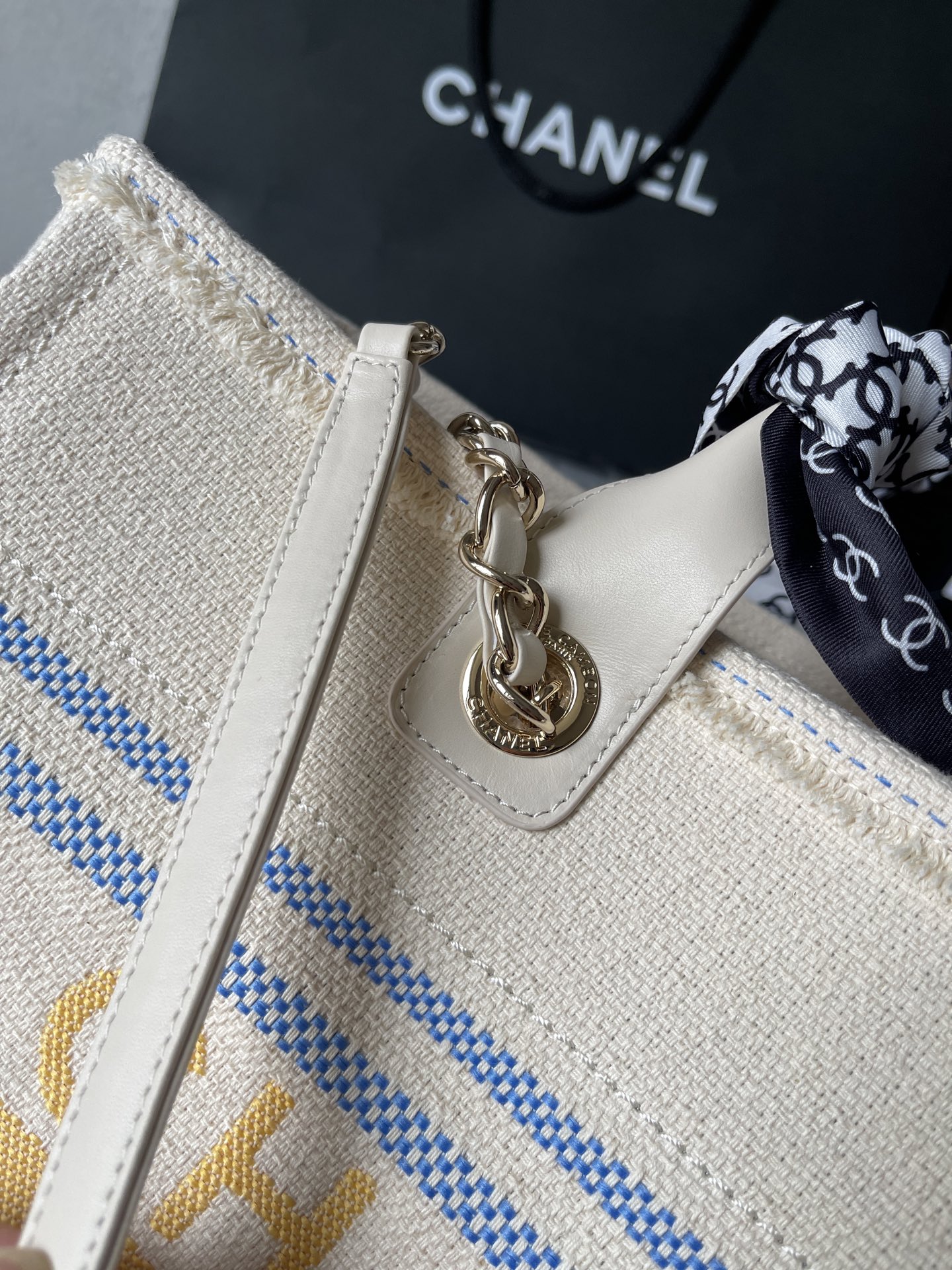 シャネルバッグ 手入れ偽物 ママバッグ 優雅レディ 大容量 トート ロゴ刺繍 AS66941 イエロー_7