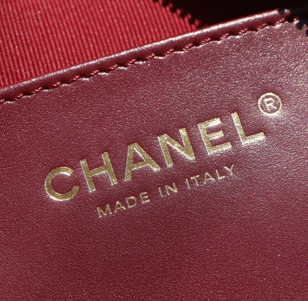 シャネルバッグ マトラッセ 値段コピー レザー 本革 優雅レディ チェーンバッグ 人気品 ブラック_4