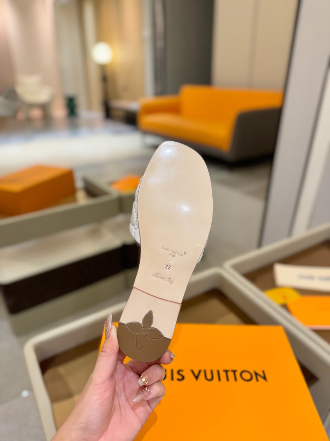 LV サンダル ヴィトン レディース偽物スリッパ  レザー 優雅 柔らかい 上質 ホワイト_9