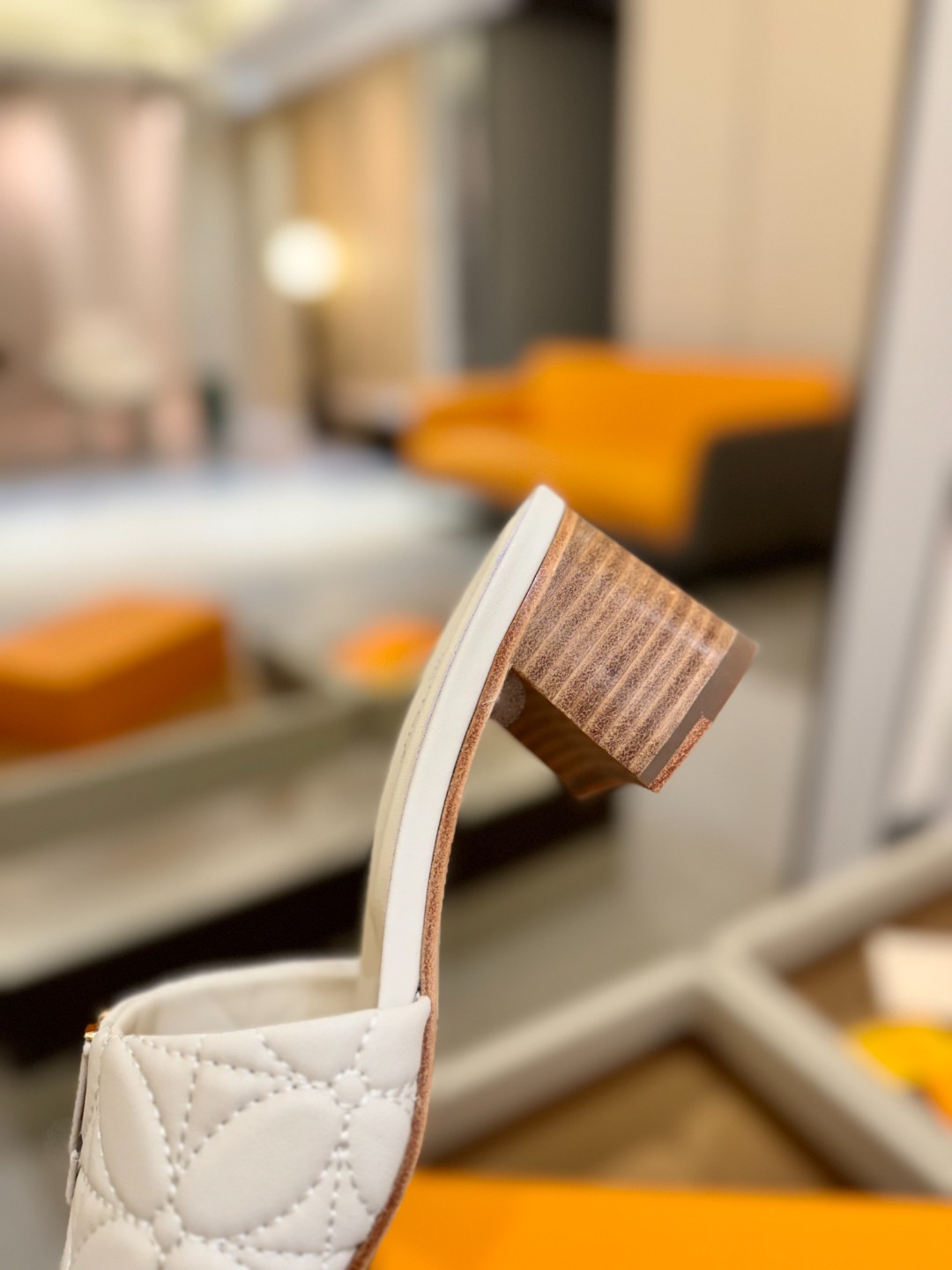 LV ルイヴィトン サンダル コーデコピー スリッパ  レザー 優雅 5.5cmヒール 上質商品 ホワイト_7