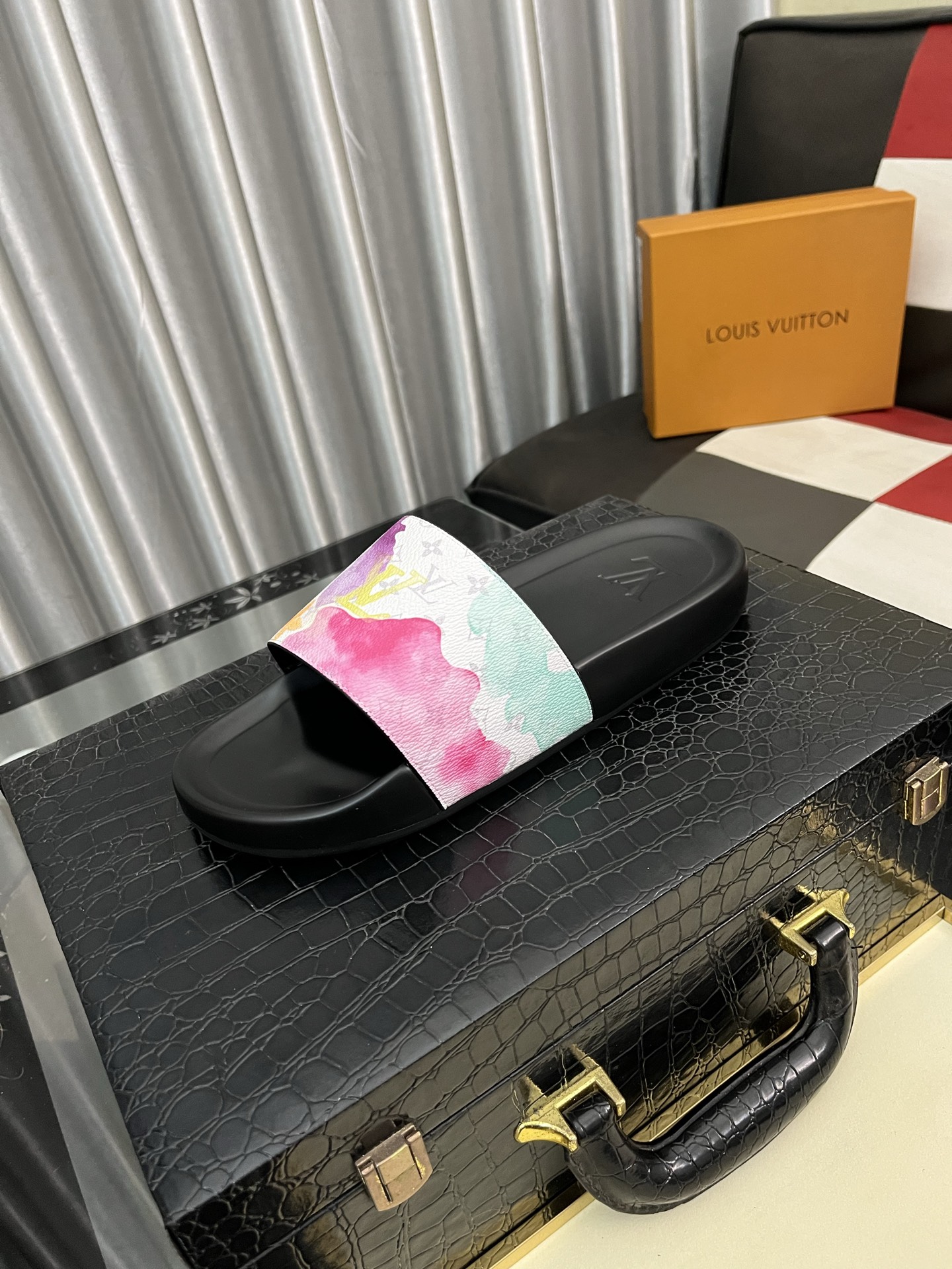 上質商品 レディース ルイヴィトンサンダルコピー スリッパ  カジュアル ゆったり ホワイト_2