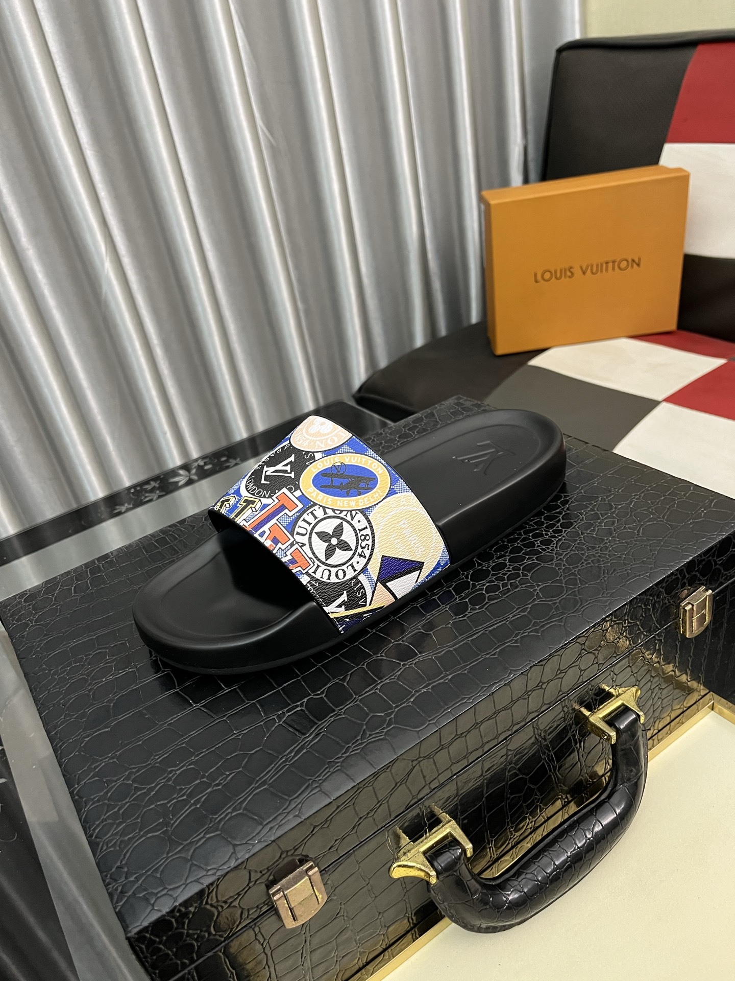ルイヴィトントングサンダルスーパーコピー 夏品 スリッパ  カジュアル ゆったり ブルー_3