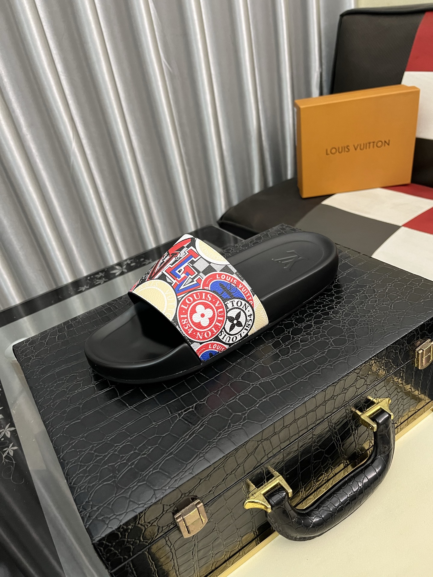 LV 限定の人気 ビーチサンダル ルイヴィトン偽物 夏品 スリッパ  カジュアル ゆったり レッド_3