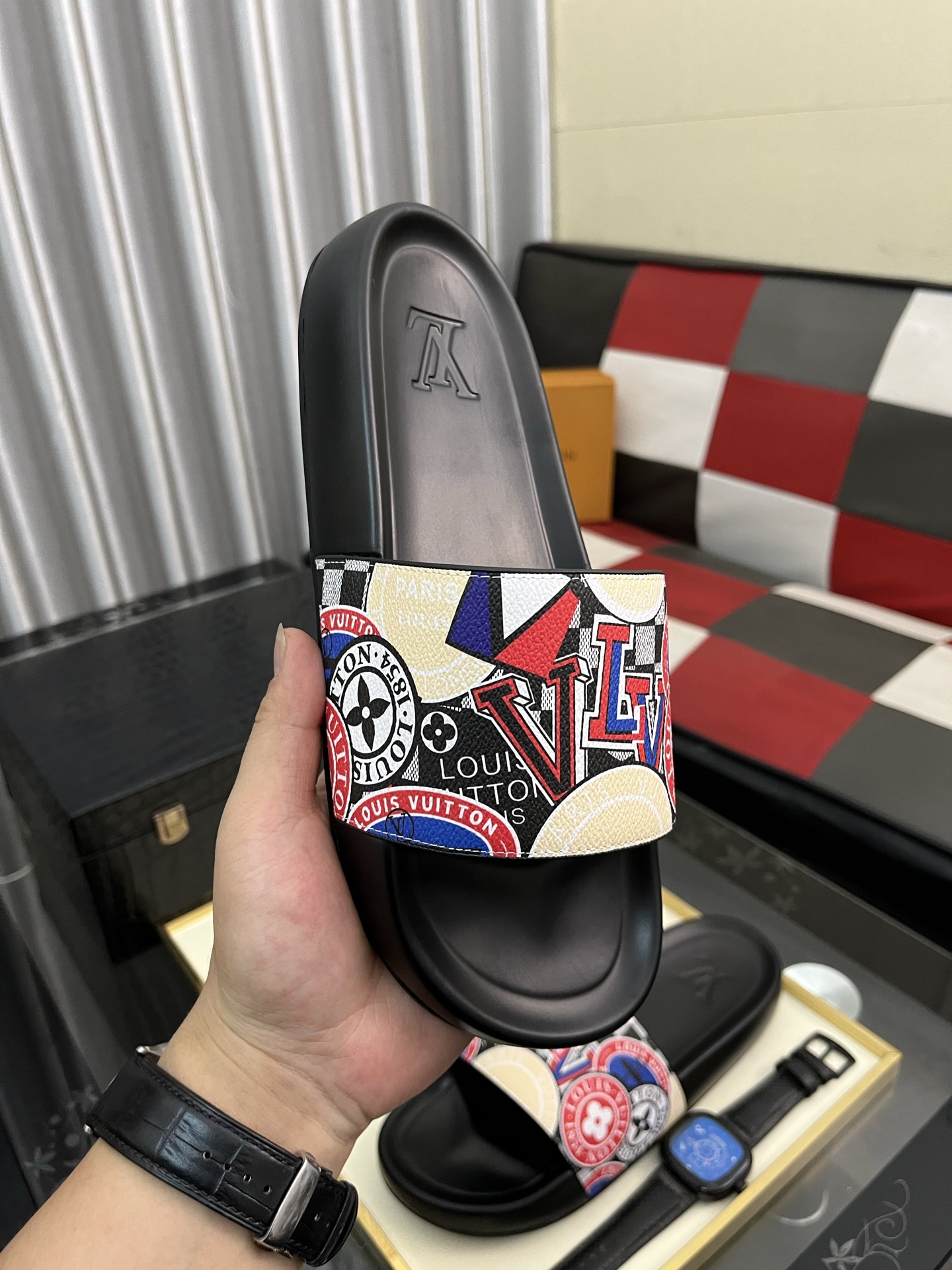 LV 限定の人気 ビーチサンダル ルイヴィトン偽物 夏品 スリッパ  カジュアル ゆったり レッド_4