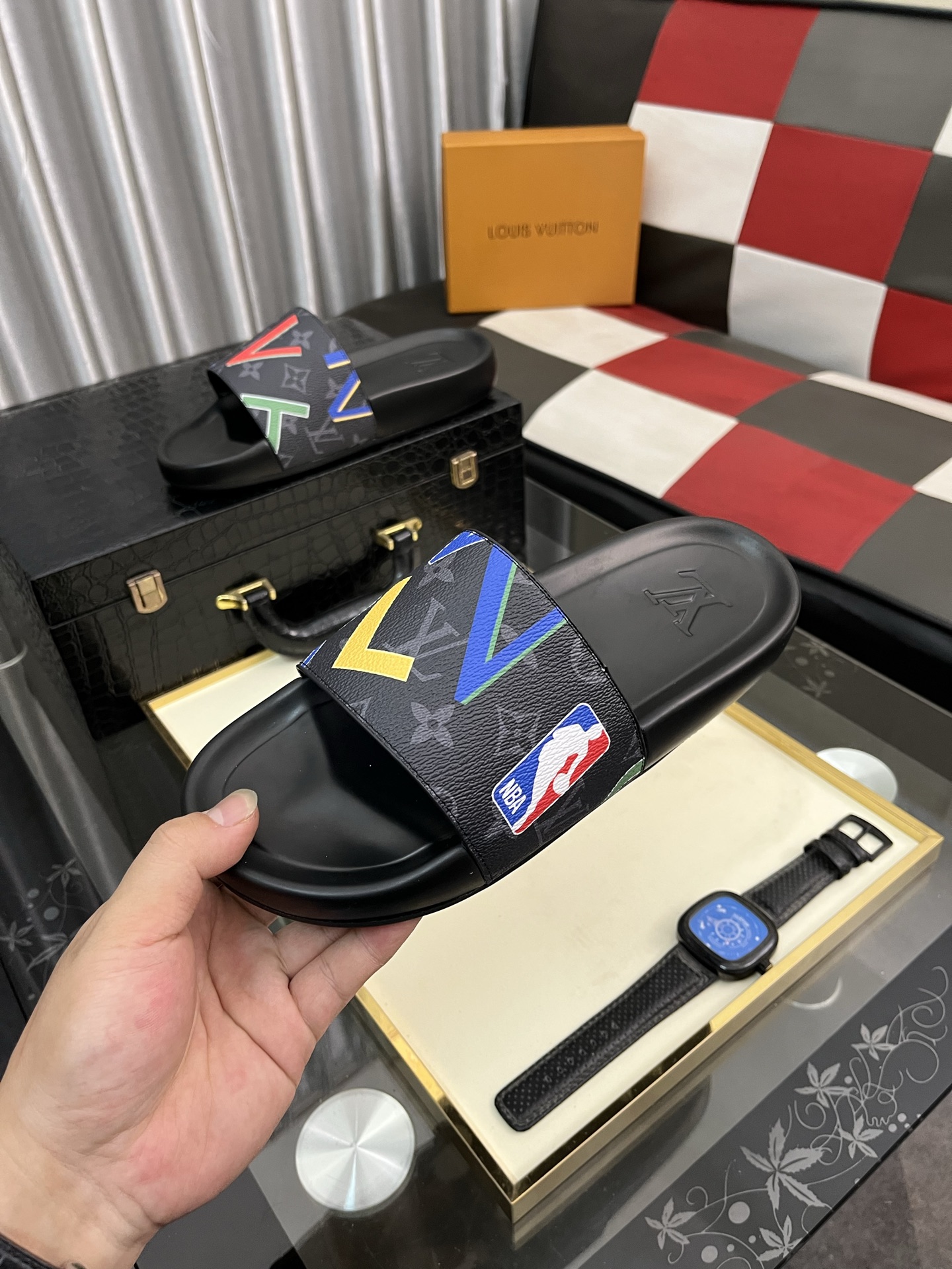 LV ルイヴィトン サンダル 黒スーパーコピー 夏品 スリッパ  カジュアル ゆったり ブラック_4