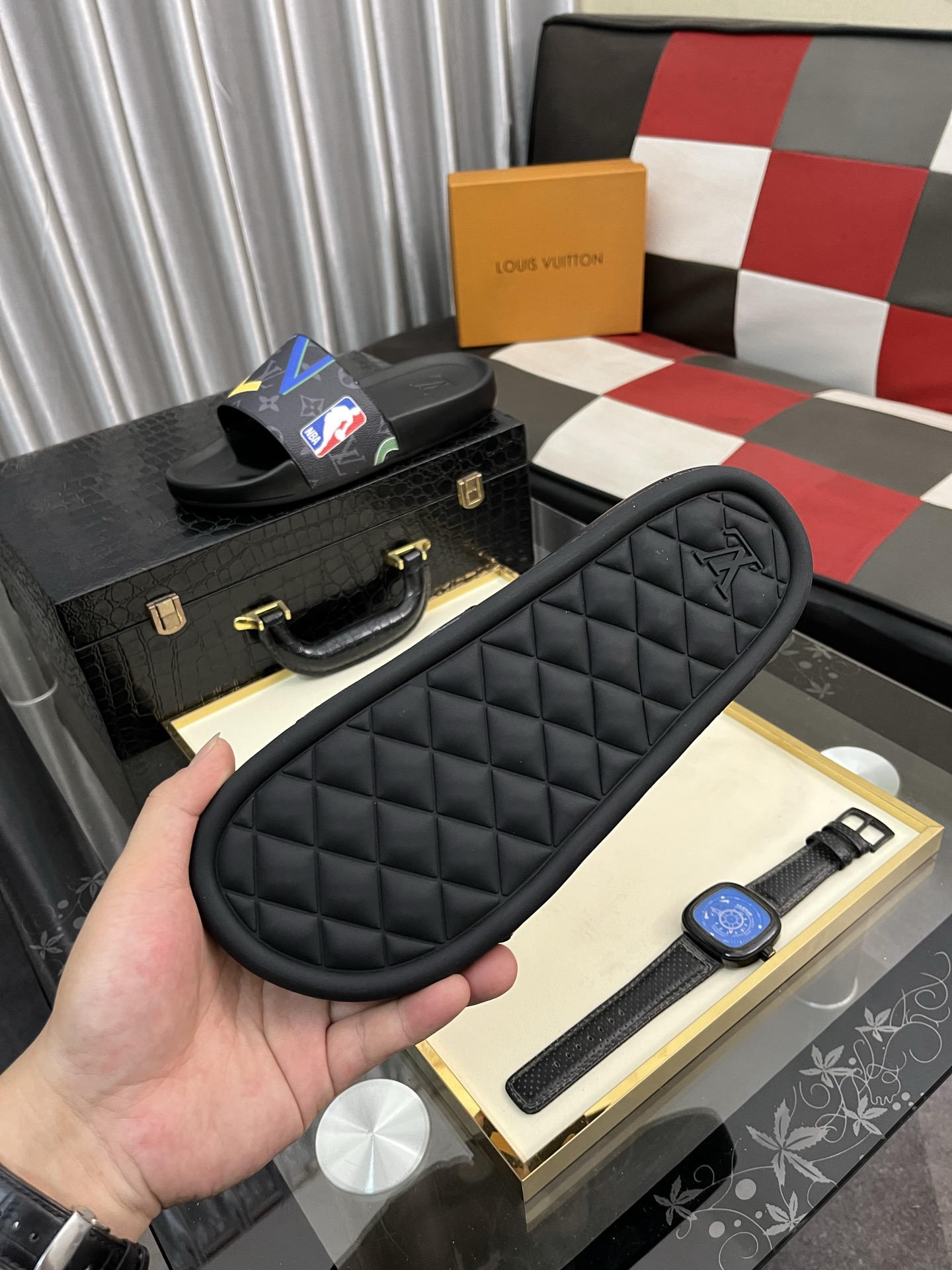 LV ルイヴィトン サンダル 黒スーパーコピー 夏品 スリッパ  カジュアル ゆったり ブラック_8
