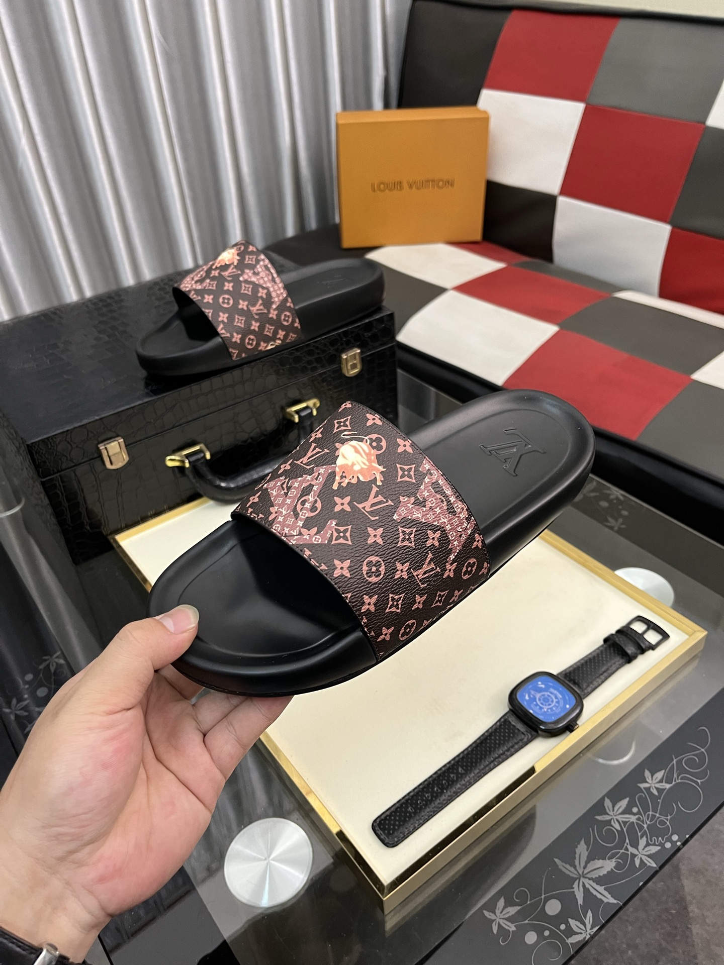 LV セール開催中 ヴィトン サンダル ウィメンズコピー スリッパ  カジュアル ゆったり ブラウン_4
