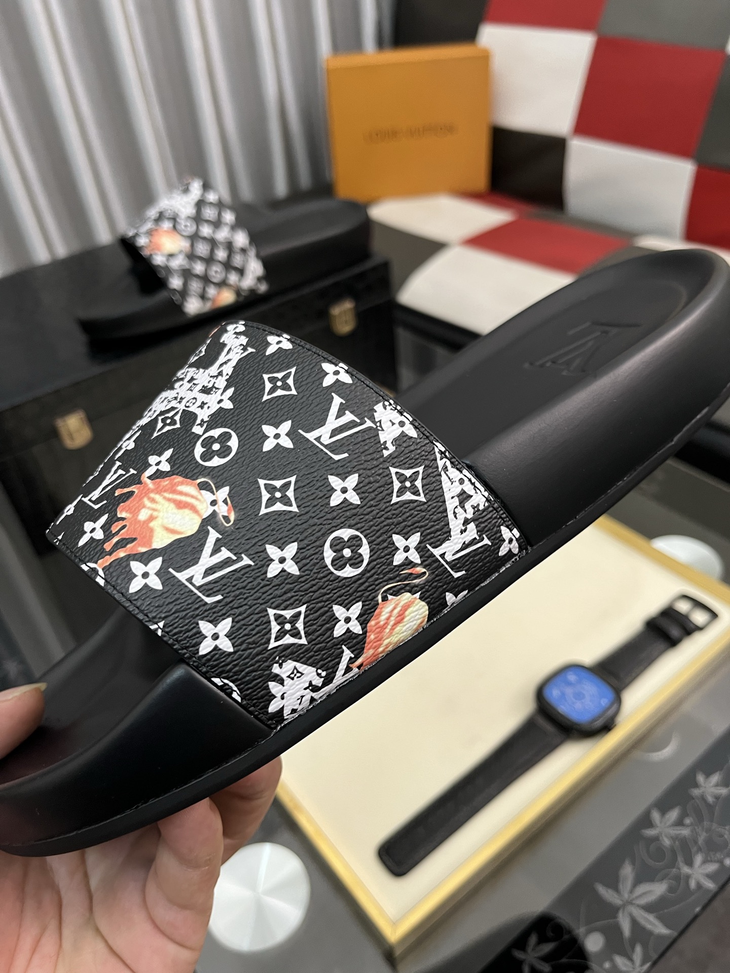 LV セール開催中 ルイヴィトン サンダル スーパーコピー スリッパ  カジュアル ゆったり ブラック_6