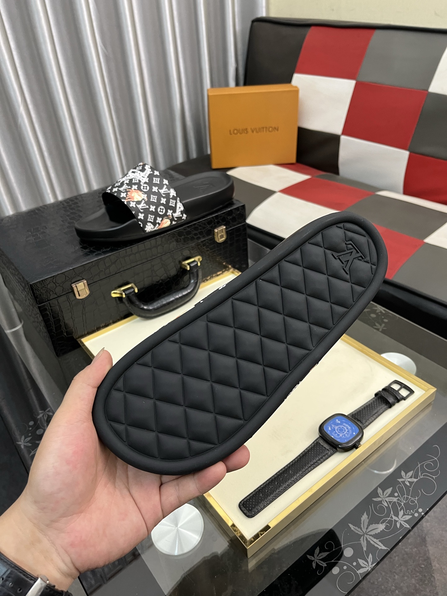 LV セール開催中 ルイヴィトン サンダル スーパーコピー スリッパ  カジュアル ゆったり ブラック_8