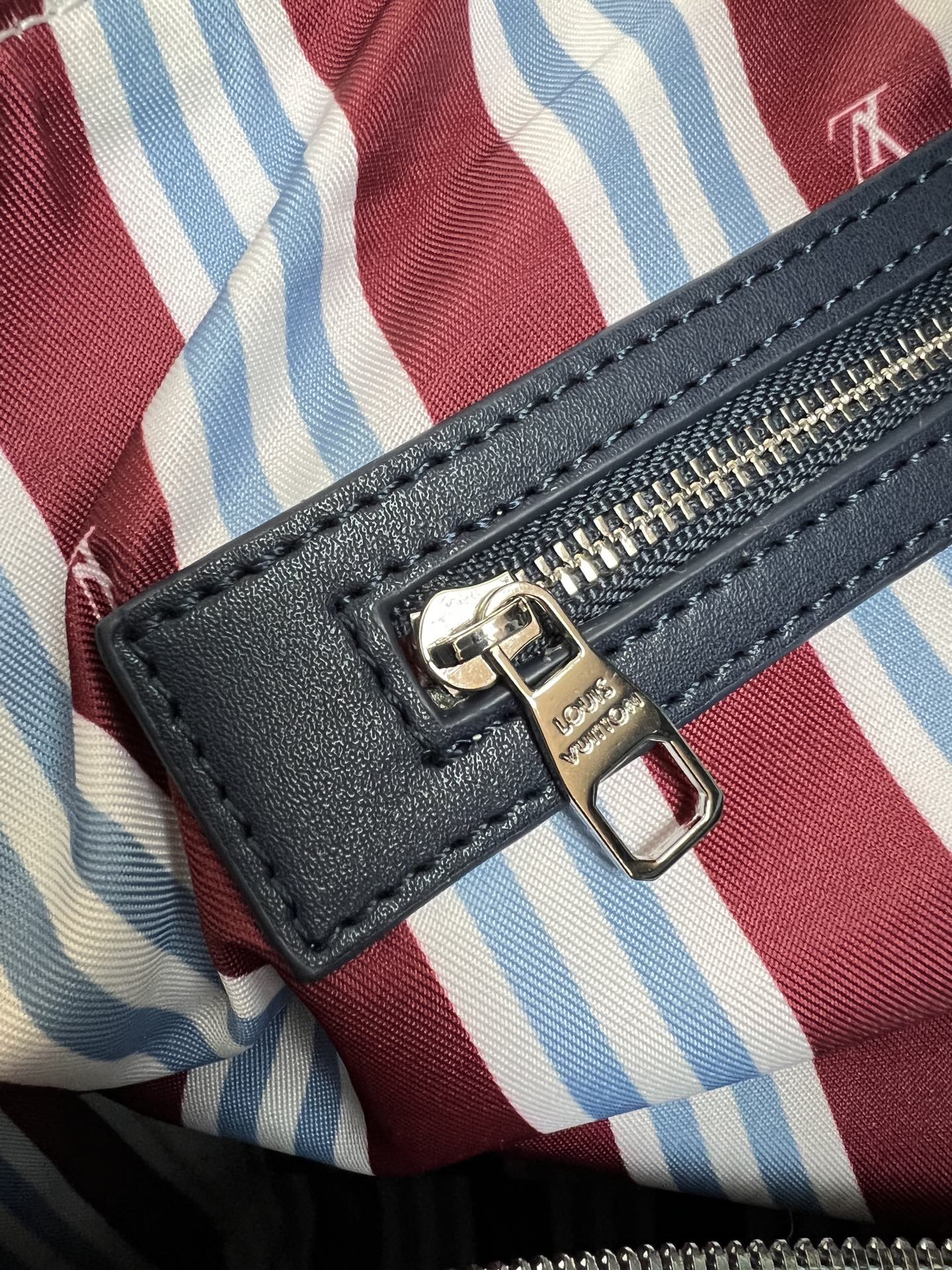 大人気でお買い得なルイヴィトンバッグチャーム激安通販 プリント 牛革 ハンドバッグ ブルー_10