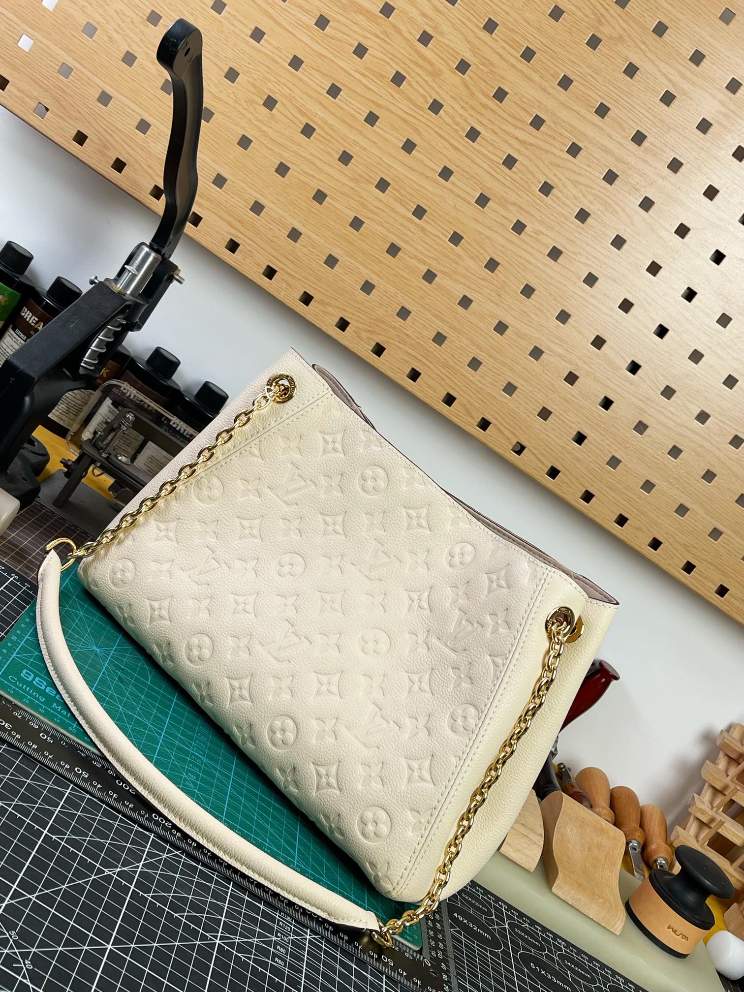LV ヴィトン バッグ 色落ちスーパーコピー 牛革 斜め掛けバッグ レザー 柔軟 M14659 ホワイト_2