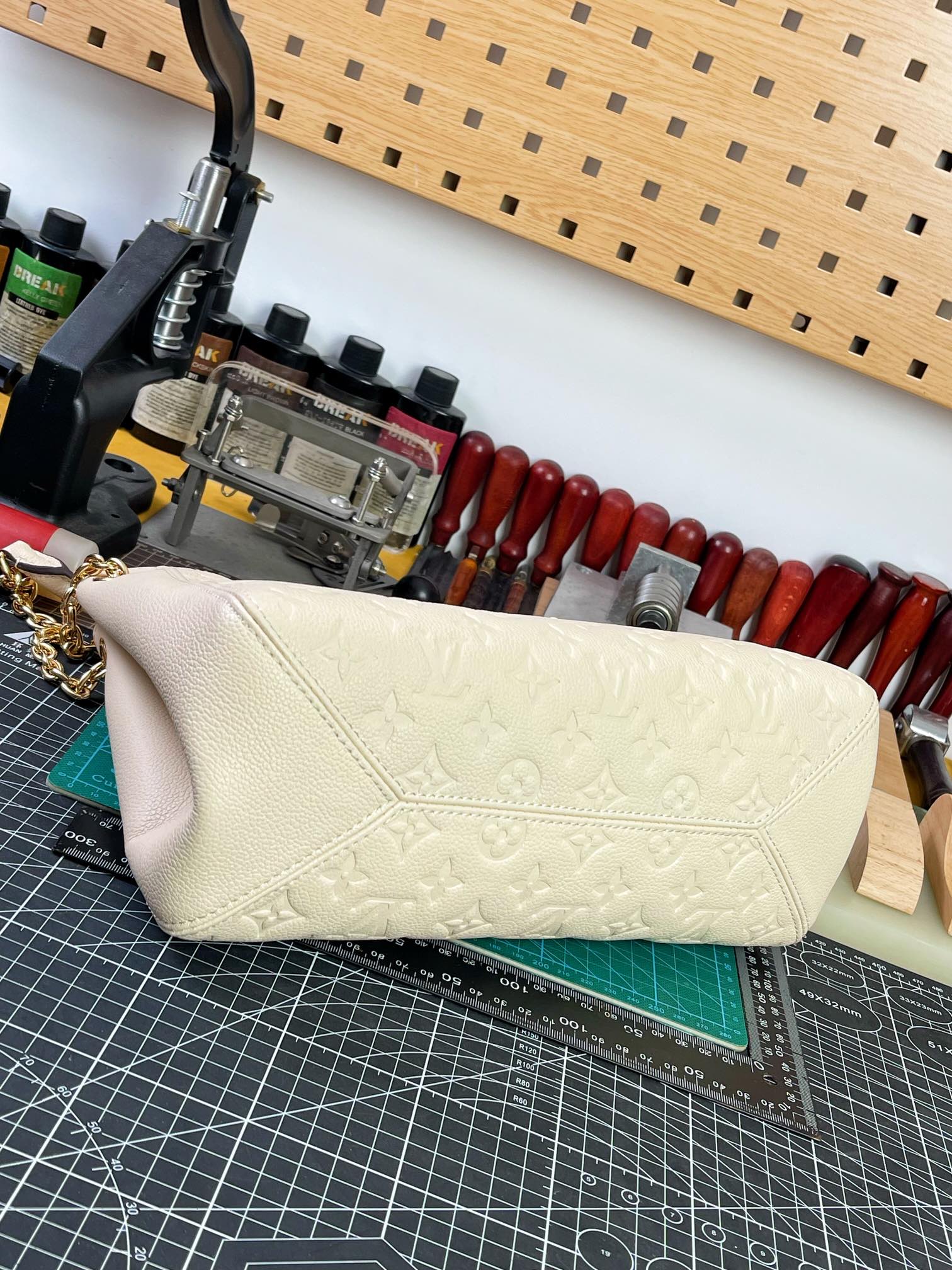 LV ヴィトン バッグ 色落ちスーパーコピー 牛革 斜め掛けバッグ レザー 柔軟 M14659 ホワイト_3
