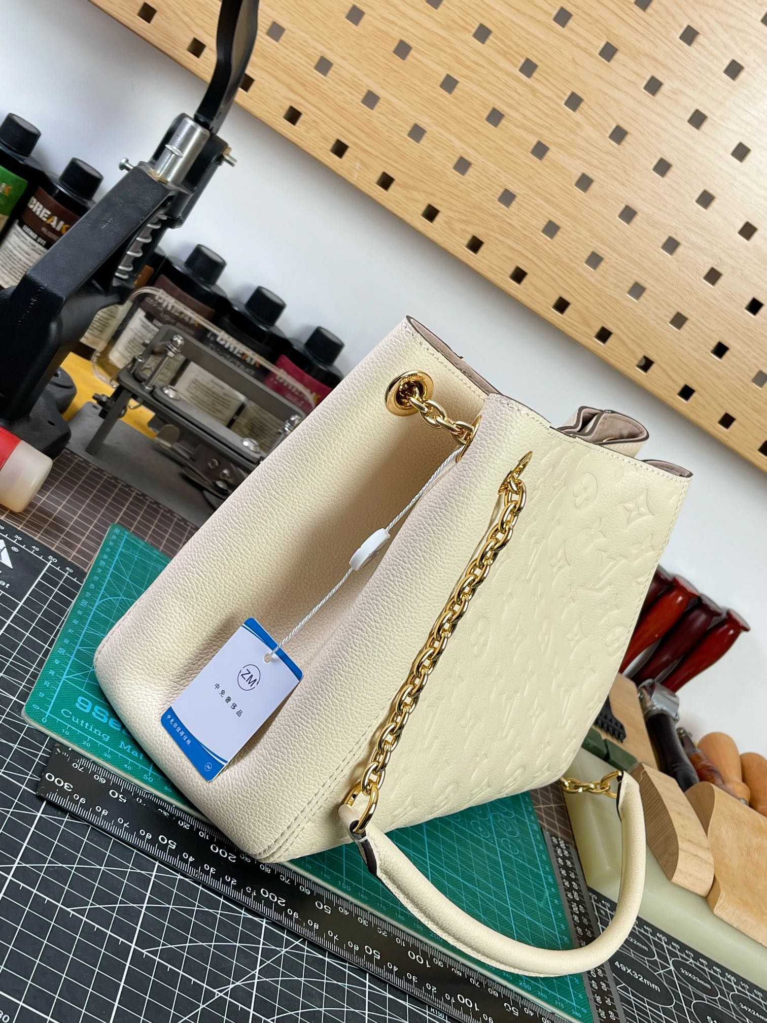 LV ヴィトン バッグ 色落ちスーパーコピー 牛革 斜め掛けバッグ レザー 柔軟 M14659 ホワイト_4