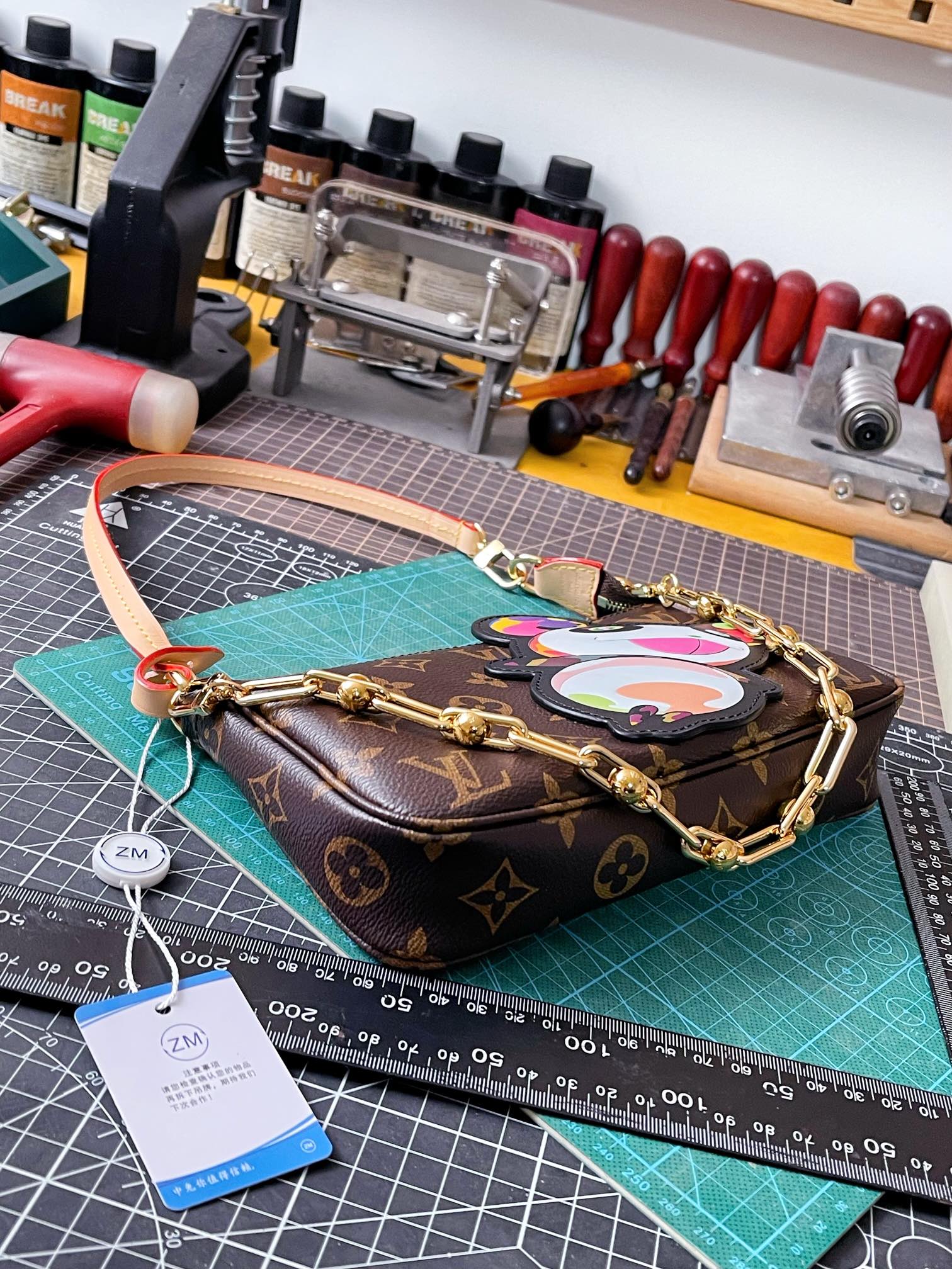 LV ヴィトン バッグ イメージ偽物 牛革 斜め掛けバッグ レザー 人気 M13440 ブラウン_2
