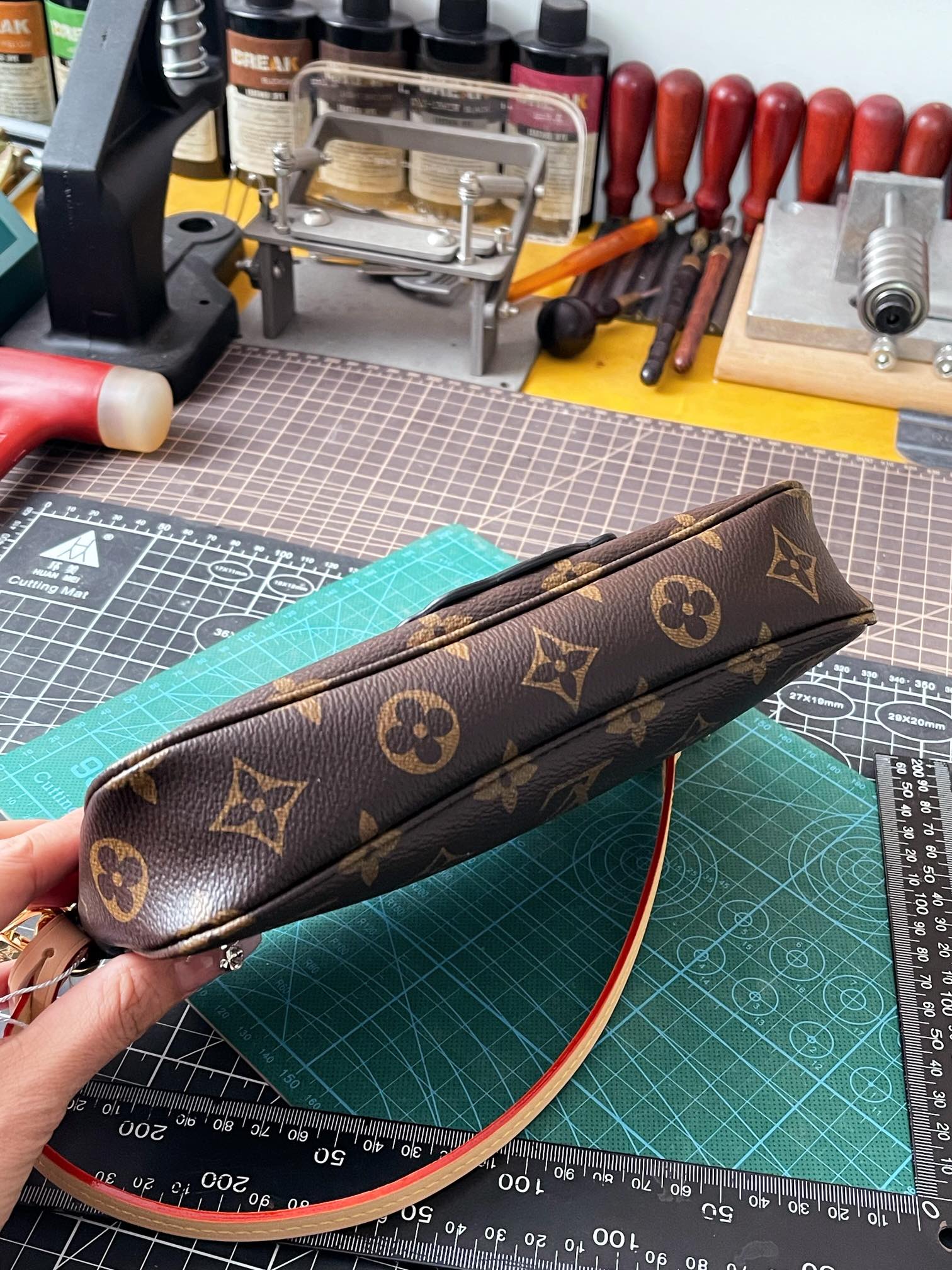 LV ヴィトン バッグ イメージ偽物 牛革 斜め掛けバッグ レザー 人気 M13440 ブラウン_3