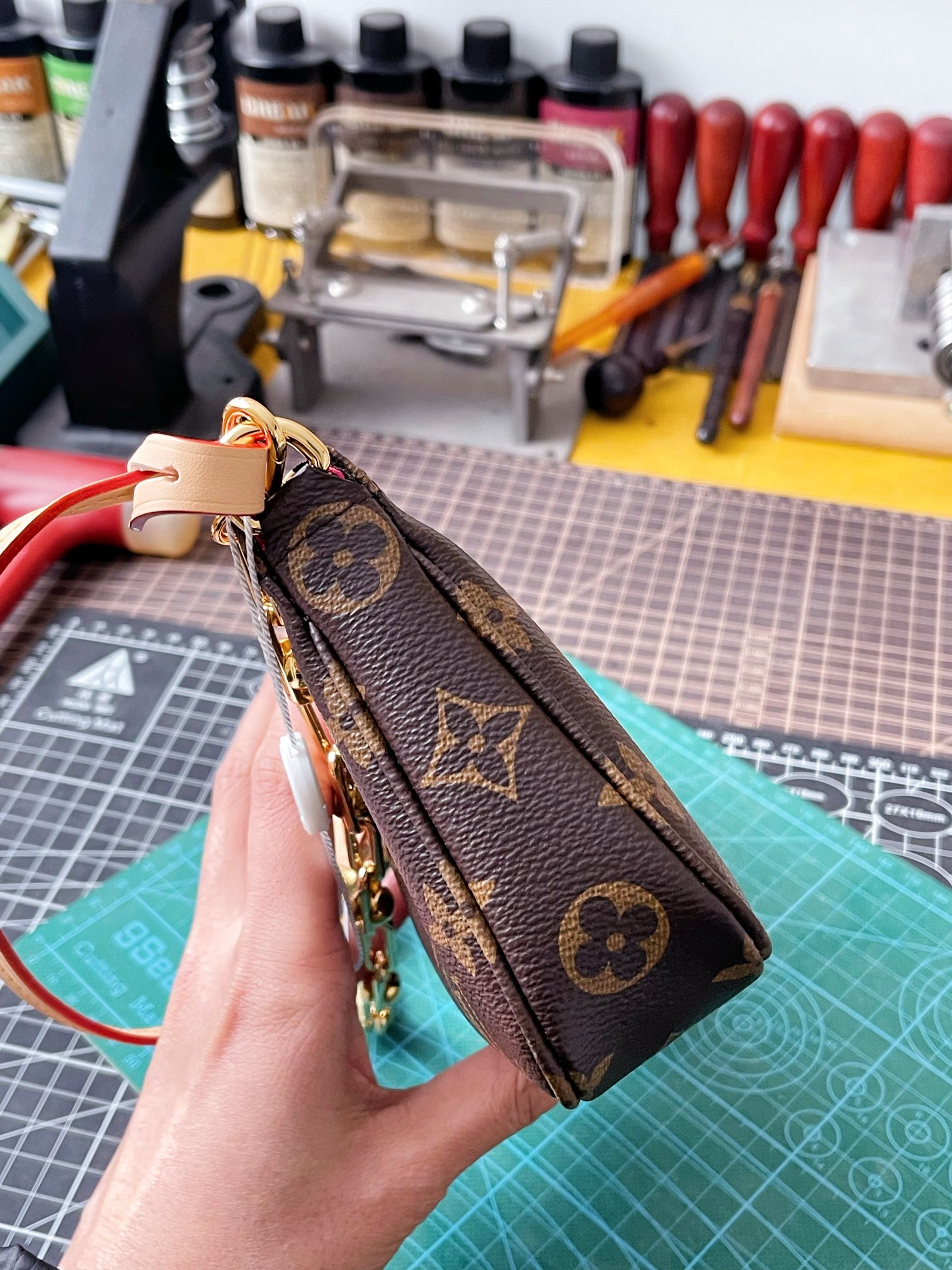 LV ヴィトン バッグ イメージ偽物 牛革 斜め掛けバッグ レザー 人気 M13440 ブラウン_4