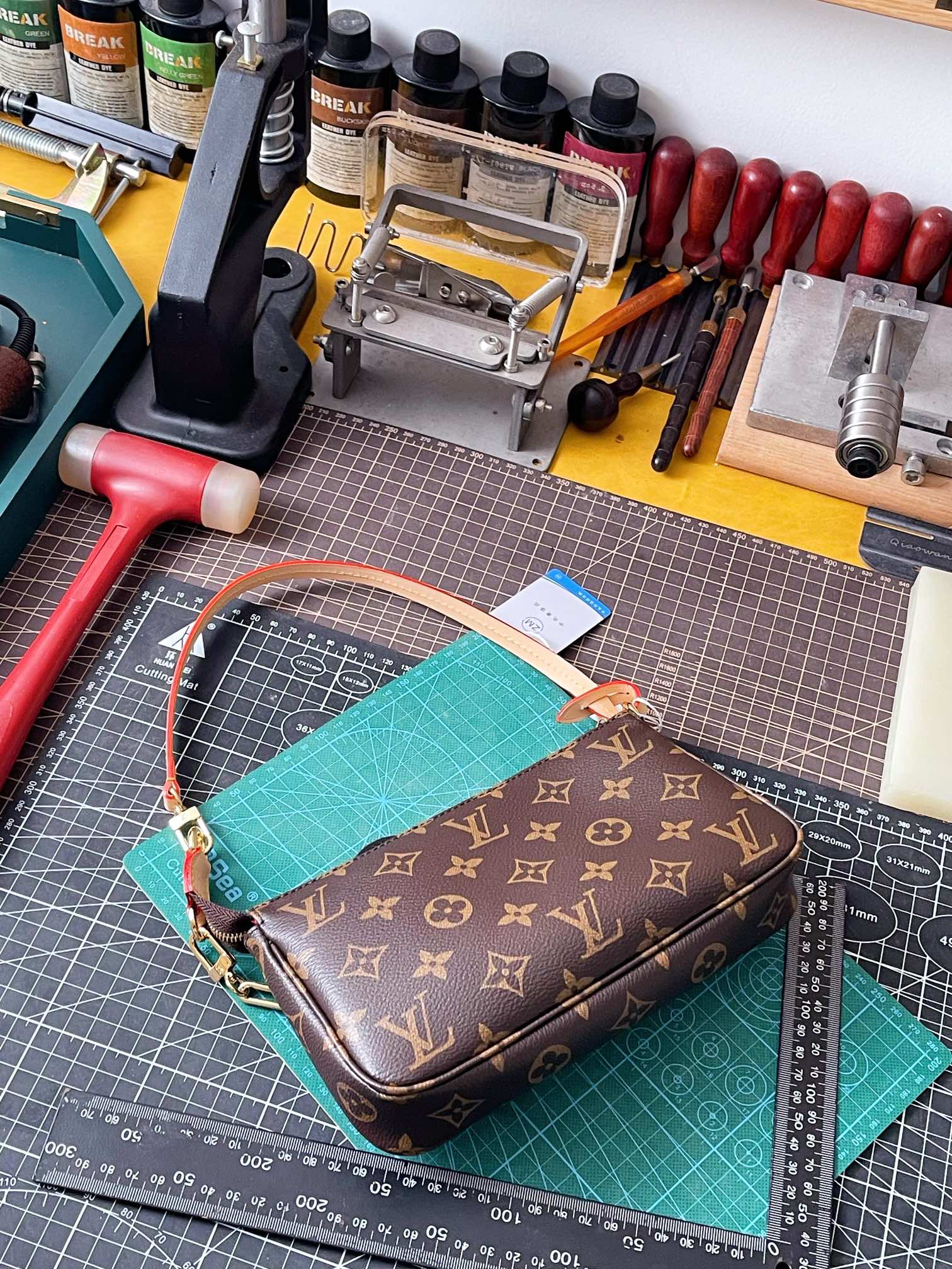 LV ヴィトン バッグ イメージ偽物 牛革 斜め掛けバッグ レザー 人気 M13440 ブラウン_5