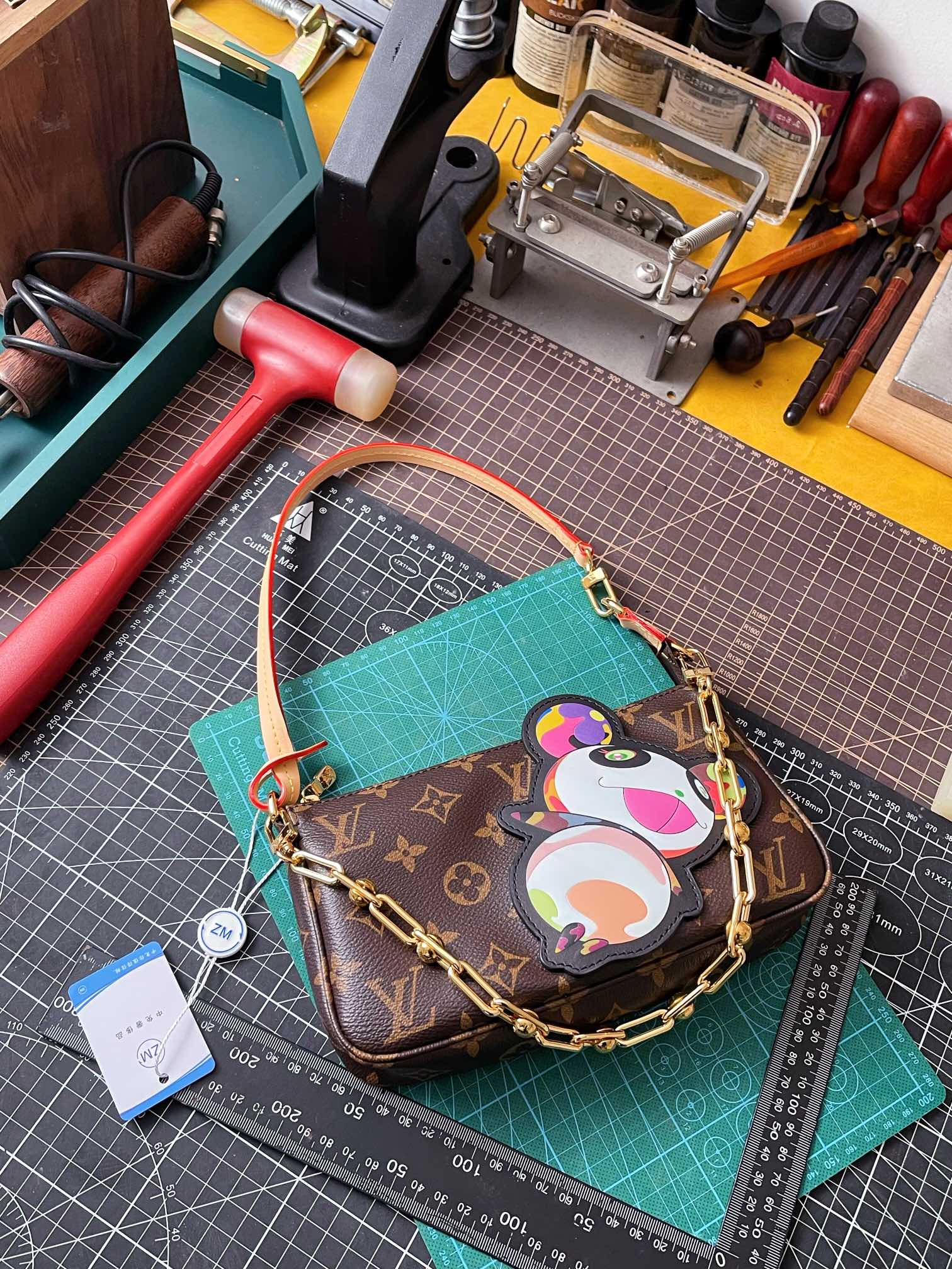 LV ヴィトン バッグ イメージ偽物 牛革 斜め掛けバッグ レザー 人気 M13440 ブラウン_9