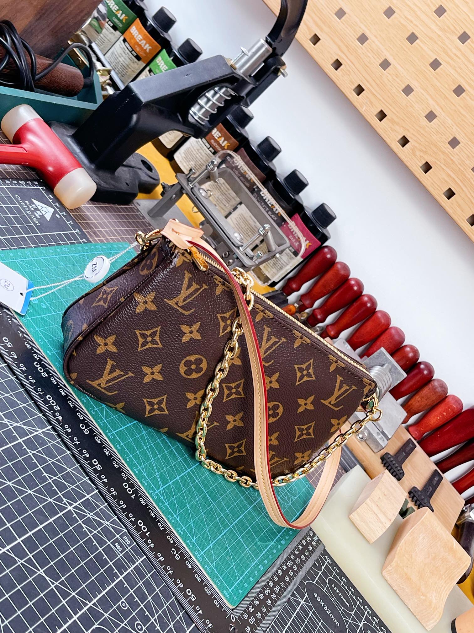LV ヴィトンバックインバックコピー 牛革 斜め掛けバッグ レザー 人気 M82766 ブラウン_4