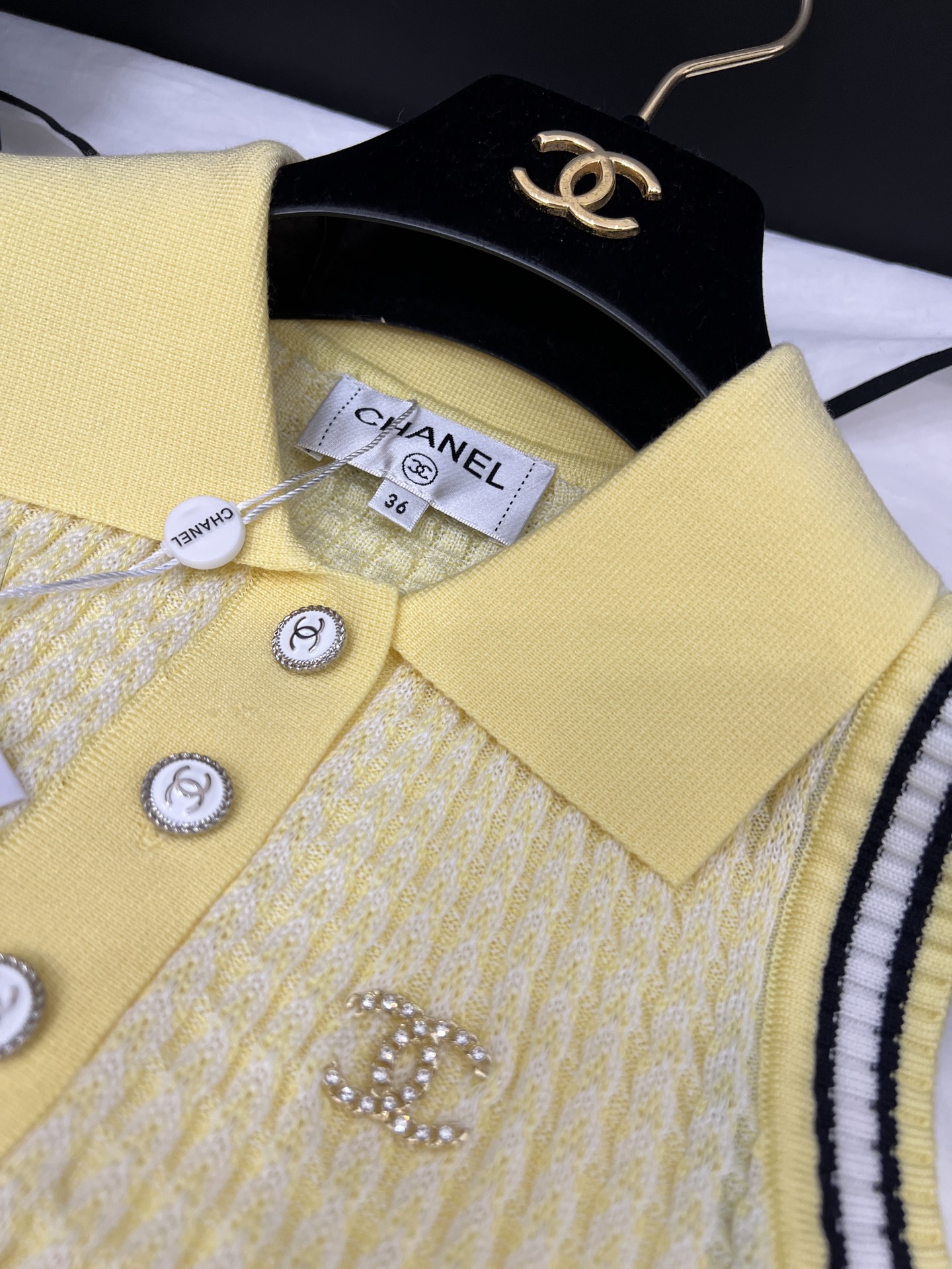 爆買いで大得価のchanel ティー シャツ激安通販 柔軟 ニット素材 トップス 無袖 シンプル イエロー_4