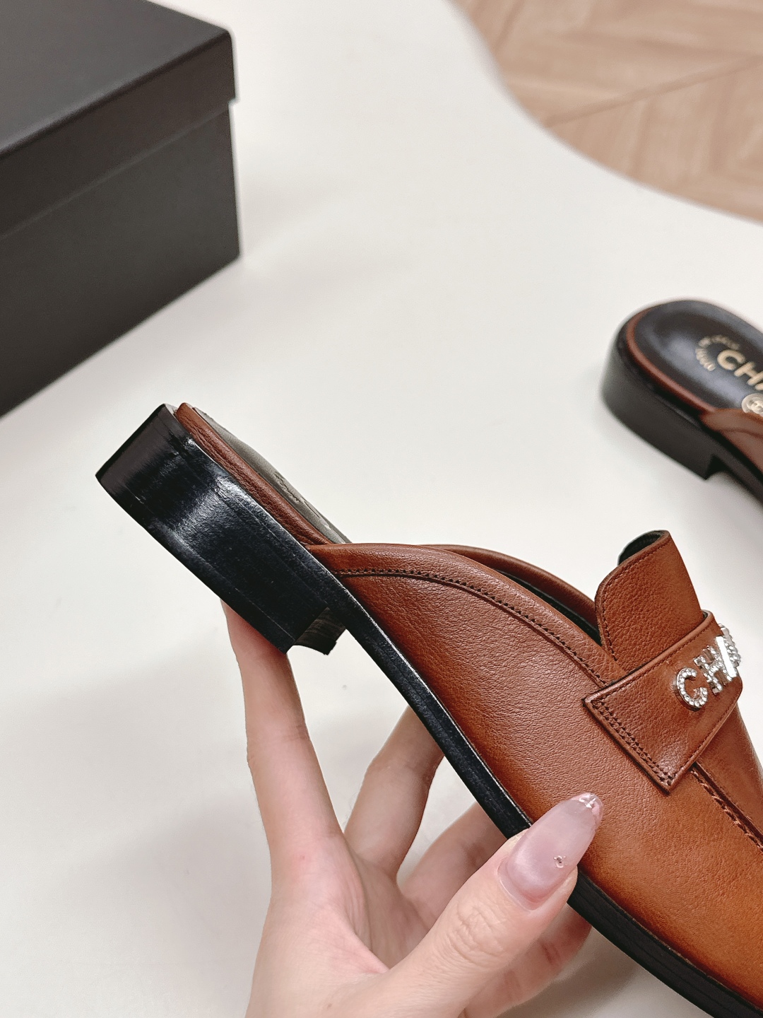 シャネルシューズ値段偽物  モカシン 優雅レディ スリッパ  本革 レザー ブラウン_6