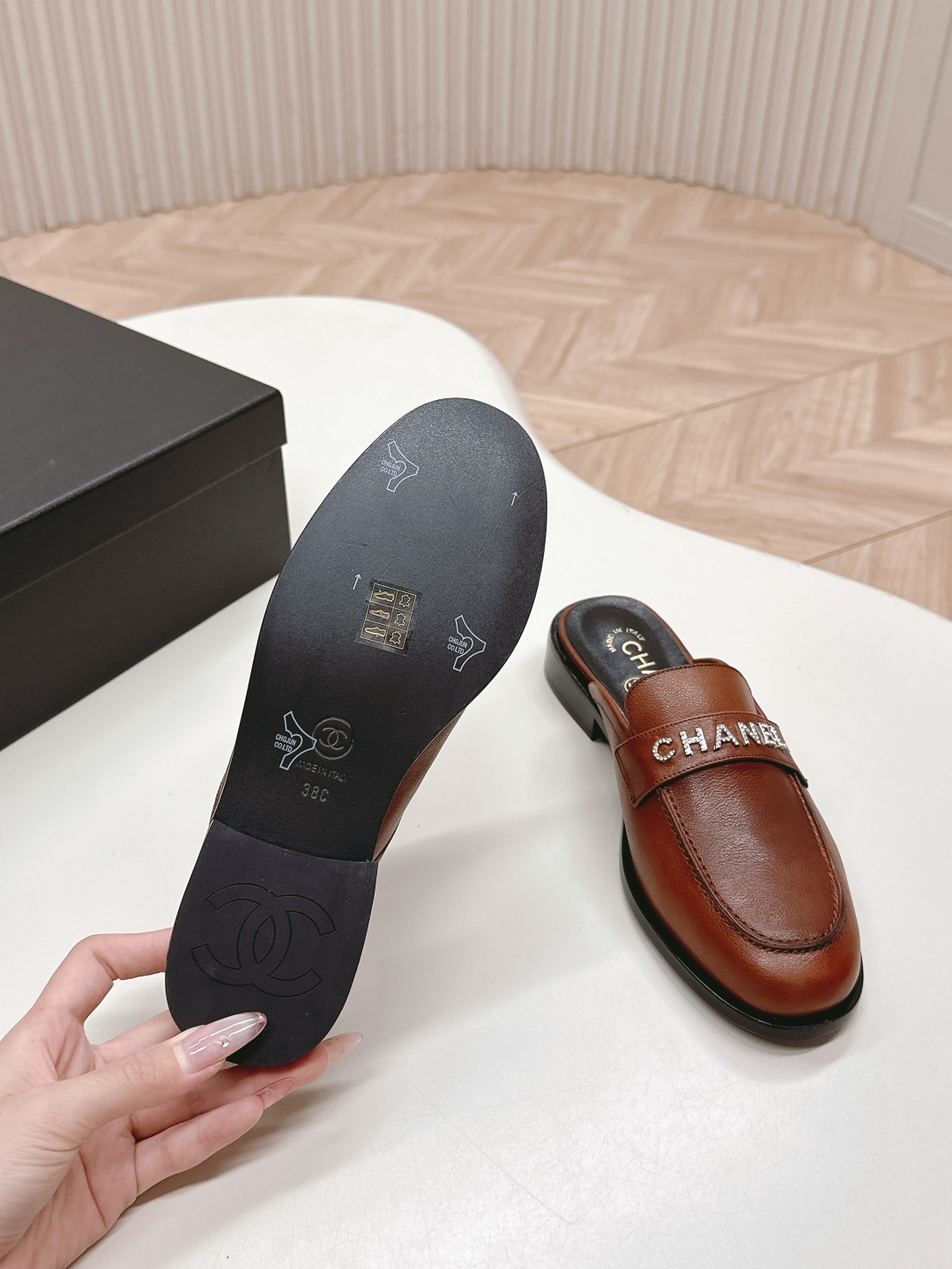 シャネルシューズ値段偽物  モカシン 優雅レディ スリッパ  本革 レザー ブラウン_8