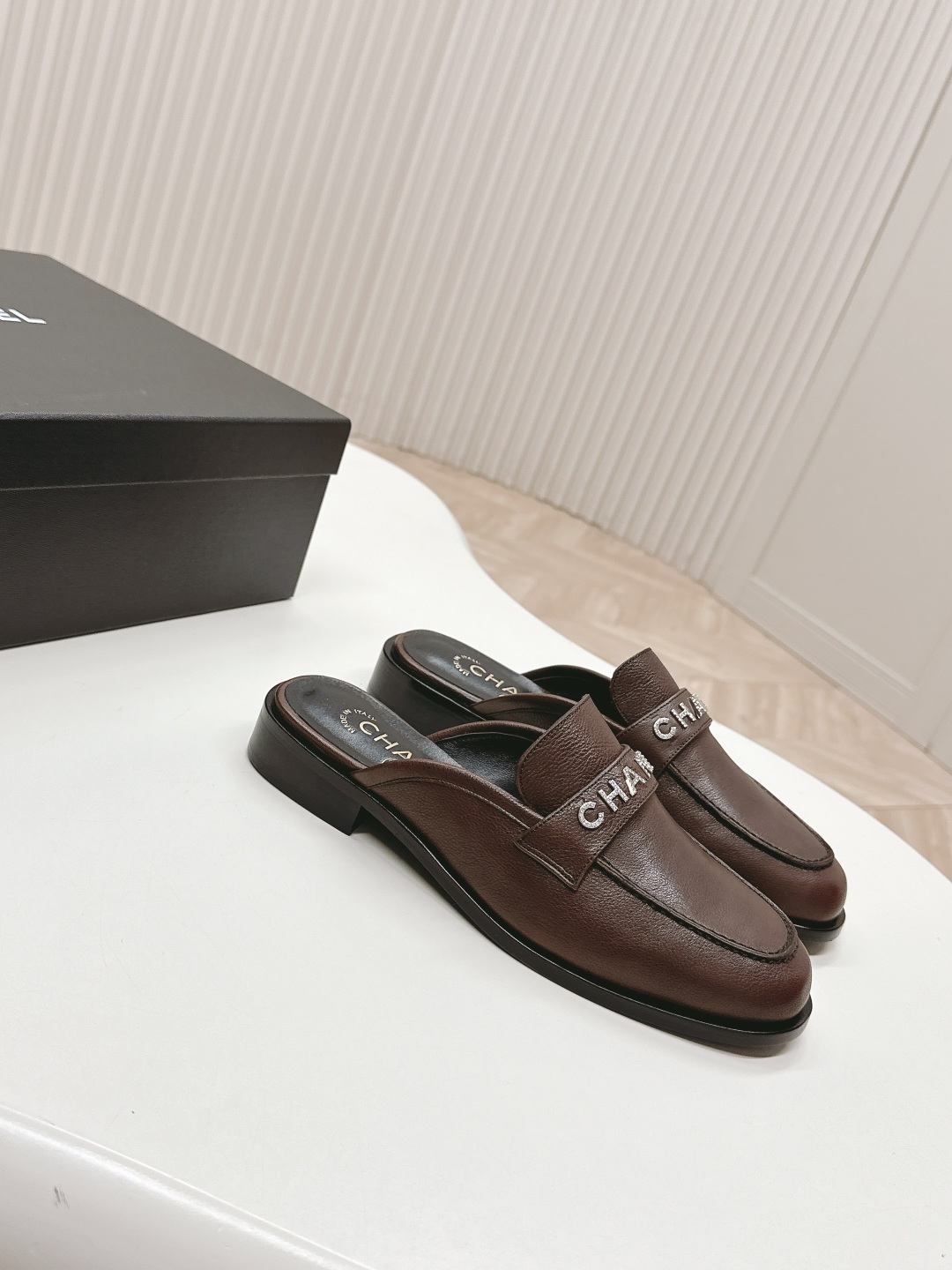 シャネル靴 裏張りスーパーコピー モカシン 優雅レディ スリッパ  本革 レザー ブラウン_2