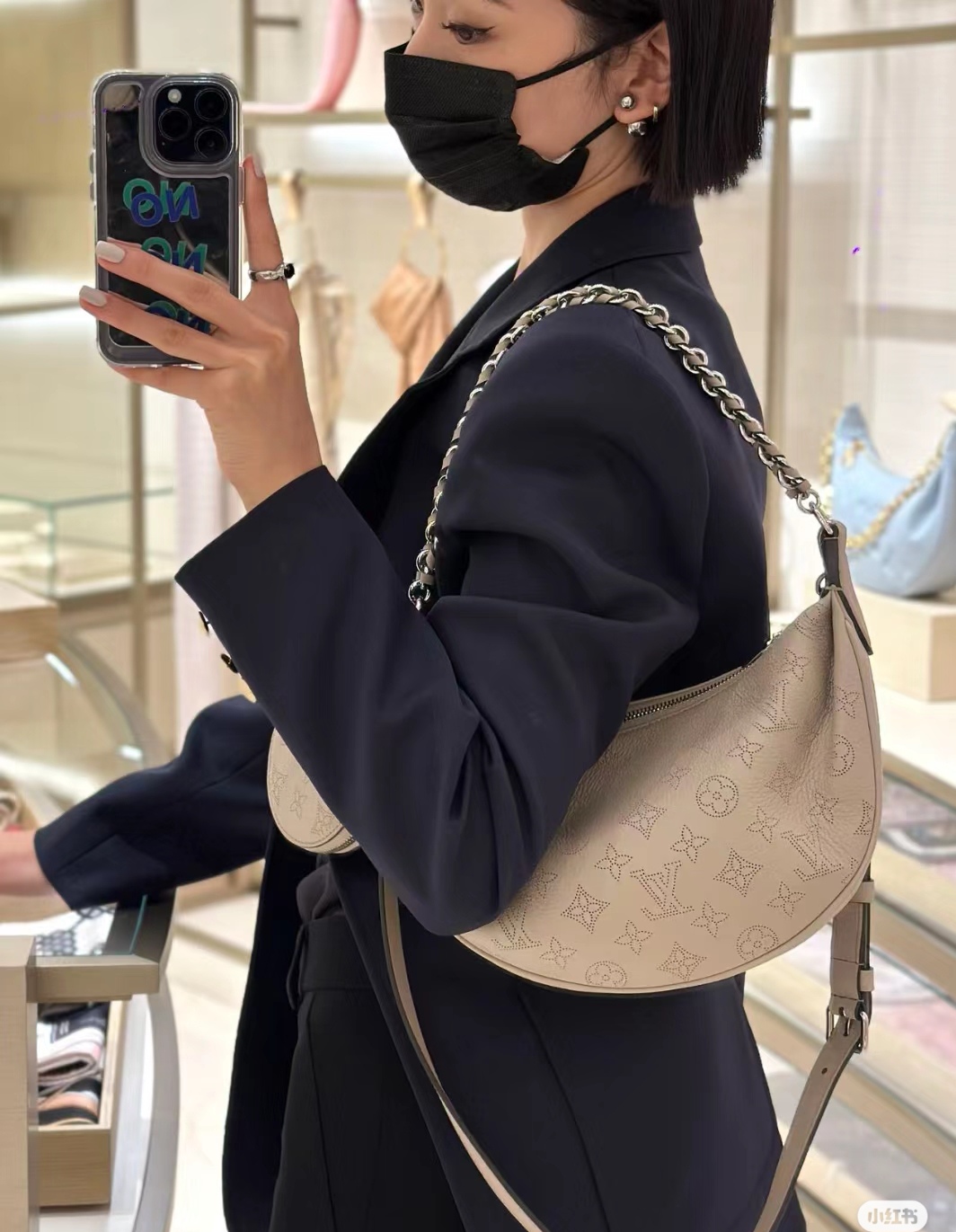 LV ヴィトン バッグ イメージコピー ハンドバッグ 優雅 斜め掛けバッグ 柔軟 M22820 グレー_2
