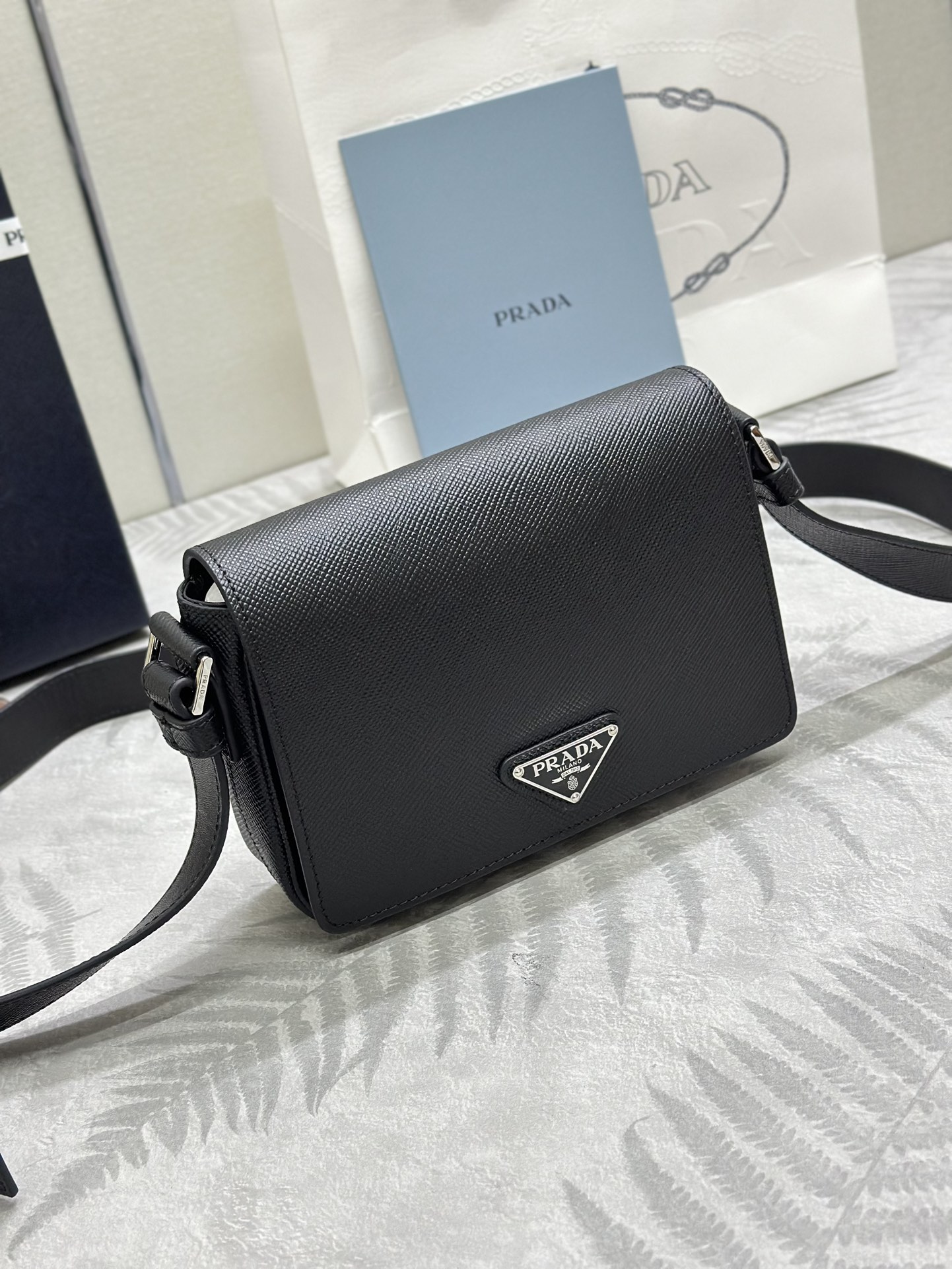 爆買いで大得価のプラダ クロシェット バッグＮ級品 本革 レザー 斜め掛けバッグ 2VD065 ブラック_2