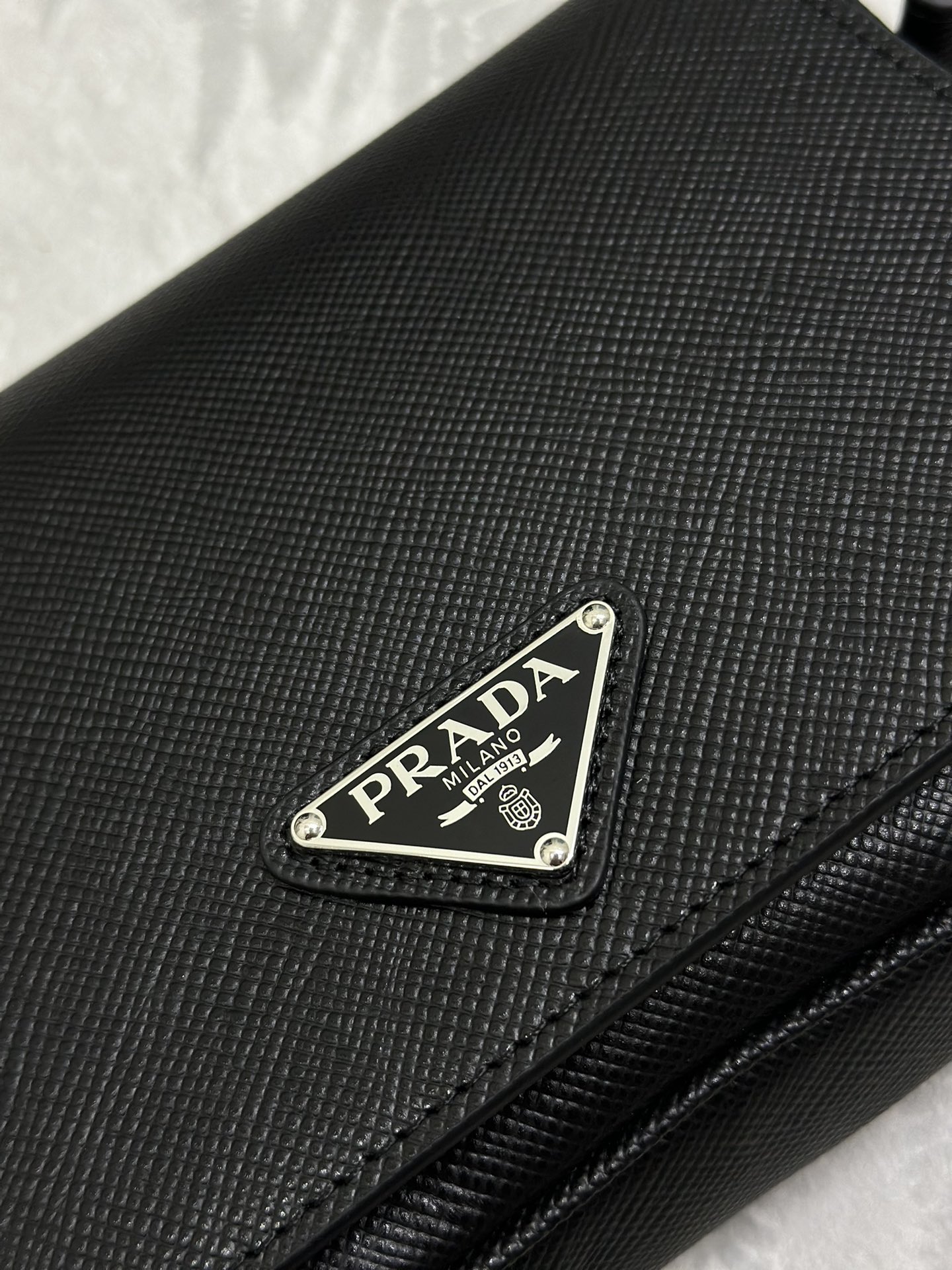 爆買いで大得価のプラダ クロシェット バッグＮ級品 本革 レザー 斜め掛けバッグ 2VD065 ブラック_9