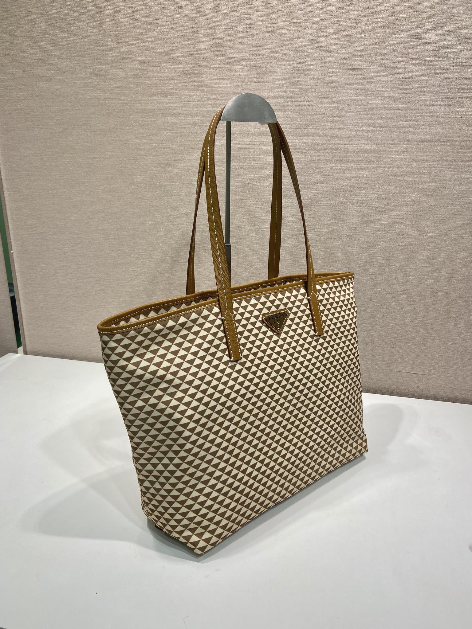 プラダバッグ 結婚式コピー 本革 レザー ハンドバッグ トート 1BD552 ベージュ色_3