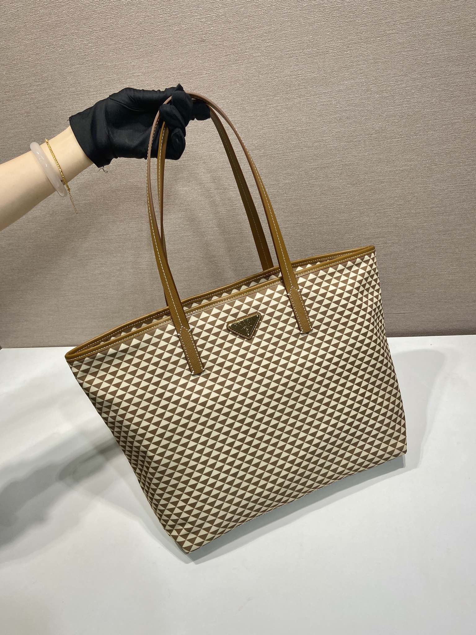プラダバッグ 結婚式コピー 本革 レザー ハンドバッグ トート 1BD552 ベージュ色_4