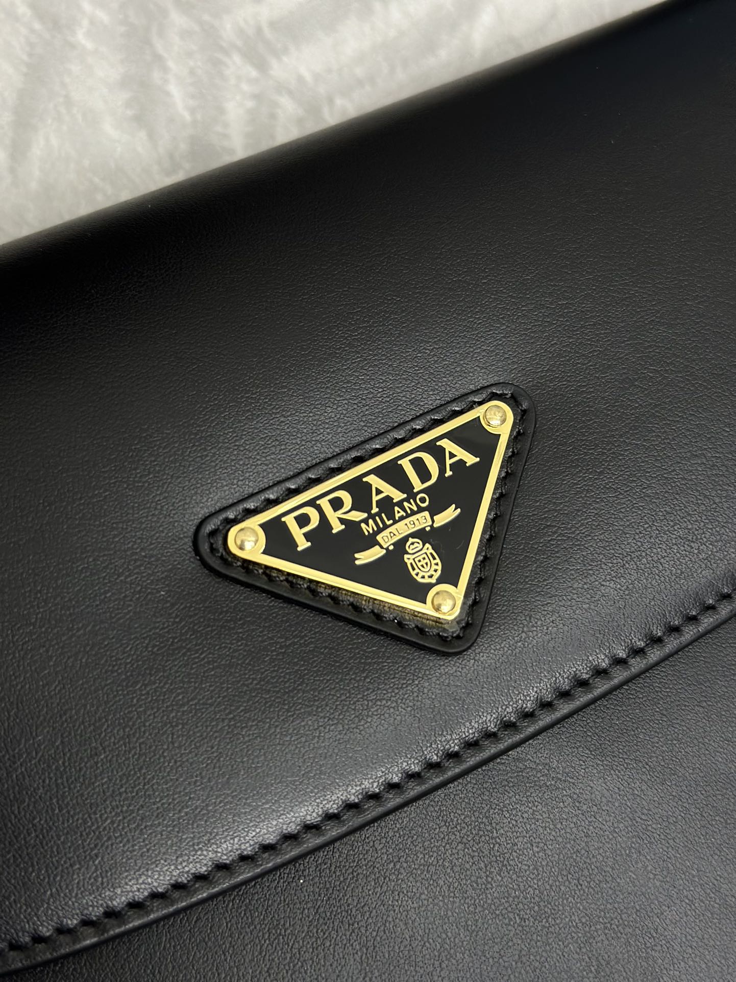 プラダバッグ 修理 直営店スーパーコピー 本革 レザー 斜め掛けバッグ シンプル 1BD365 ブラック_8