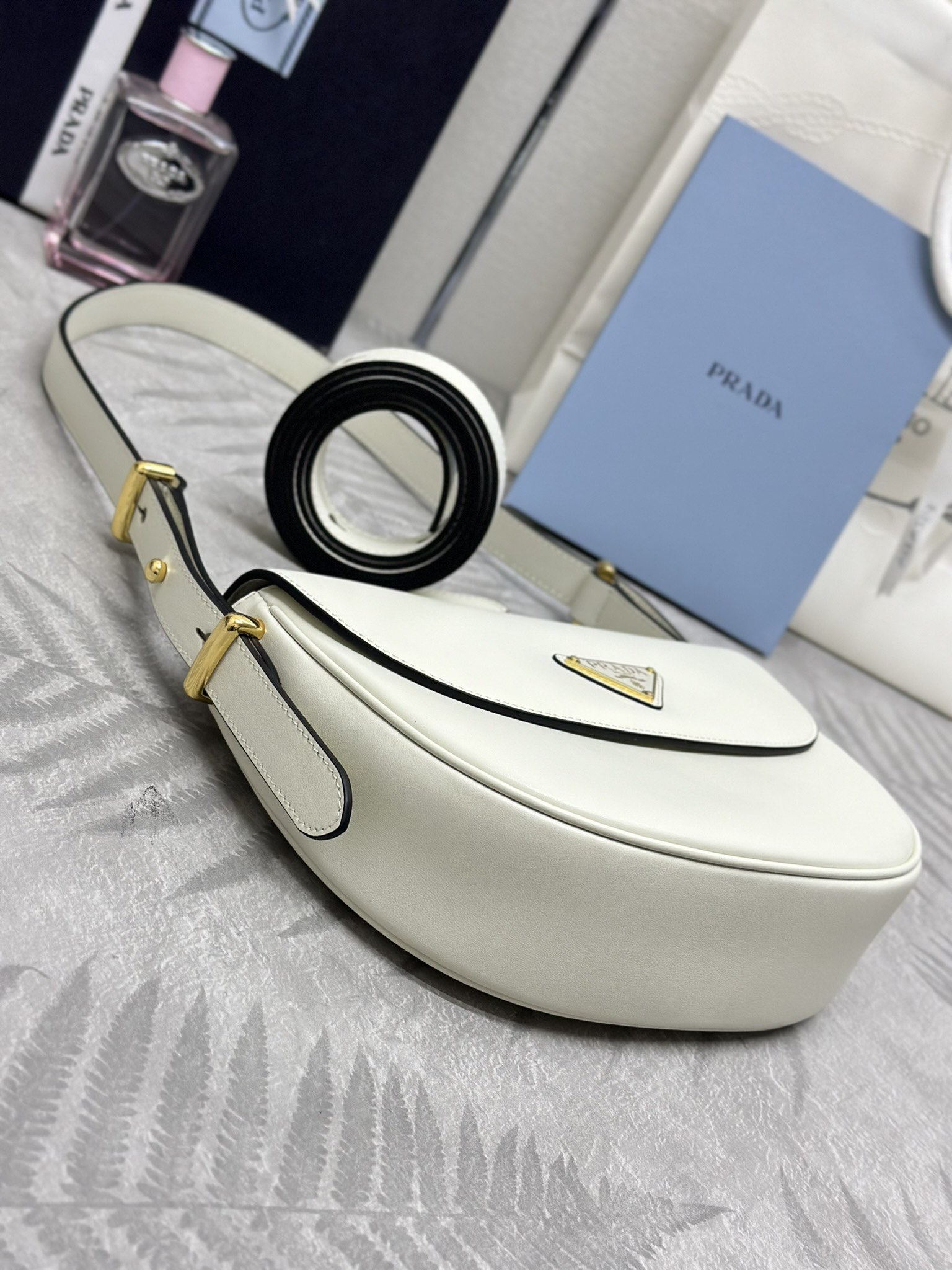 プラダバッグ 種類コピー 本革 レザー 斜め掛けバッグ シンプル 1BD365 ホワイト_4