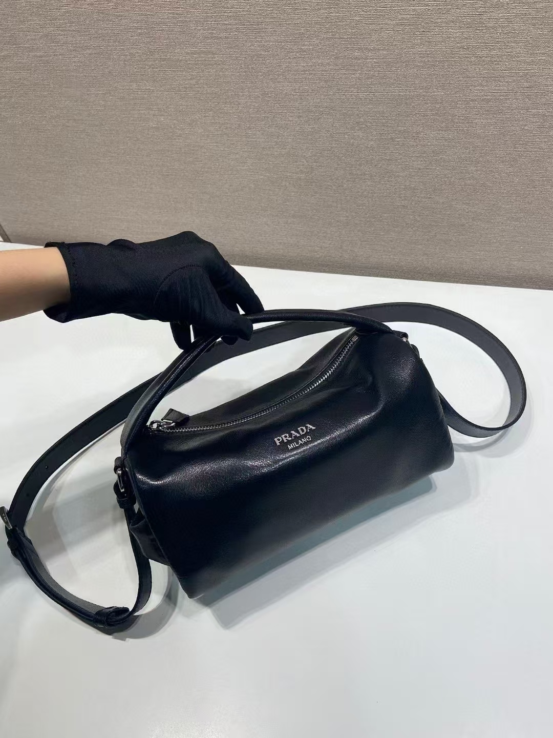 人気商品 セカンドストリート プラダバッグ偽物 本革 レザー 斜め掛けバッグ シンプル 2VH188 ブラック_2