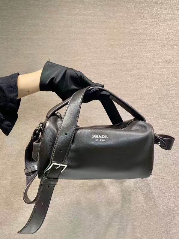 人気商品 プラダ バッグ 正規品コピー 本革 レザー 斜め掛けバッグ シンプル 2VH188 ブラウン_1